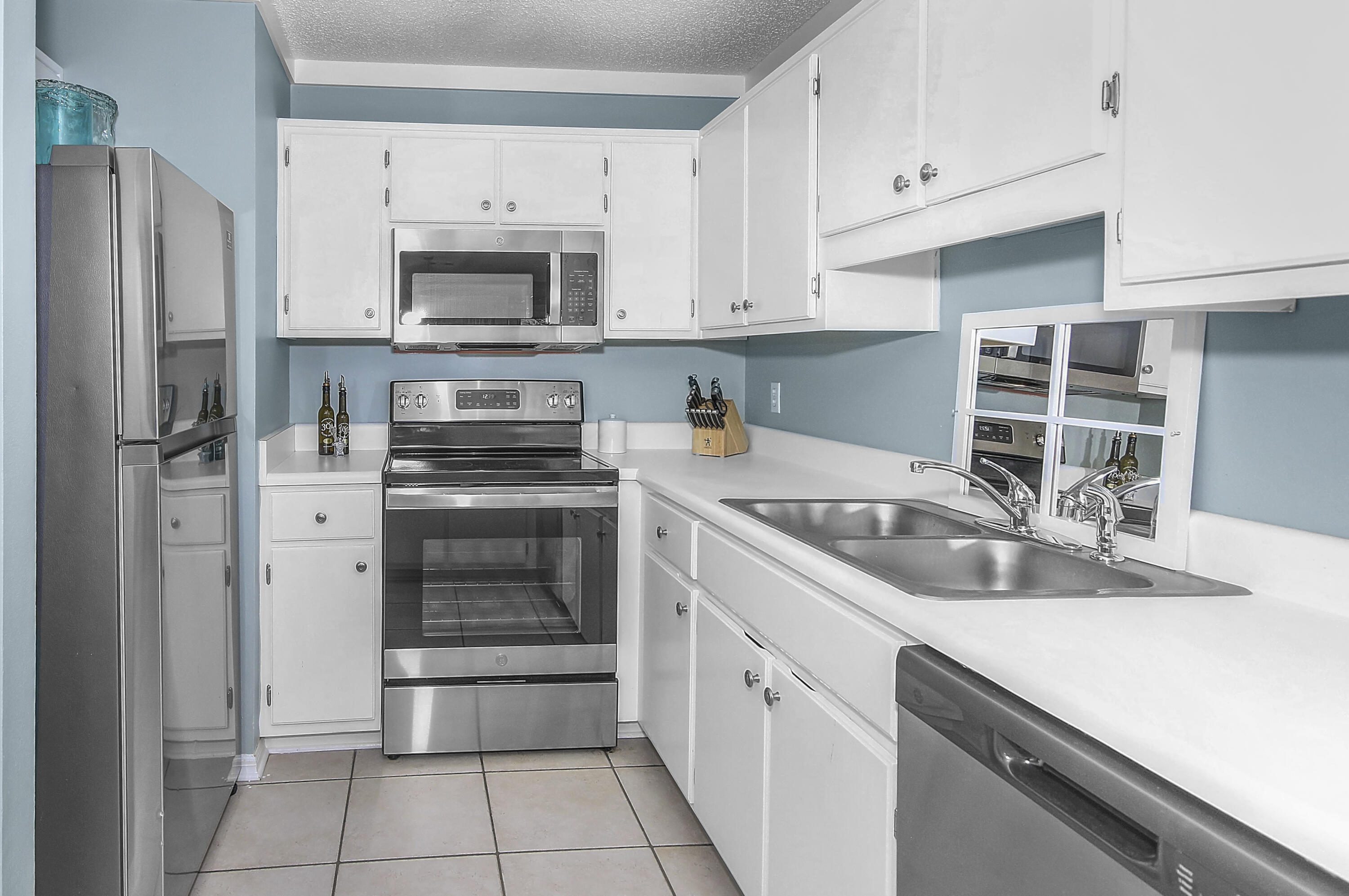 BEACHSIDE VILLAS CONDO - Residential