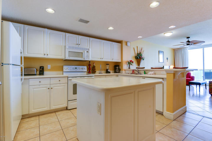 MAJESTIC BEACH TOWERS II - Residential