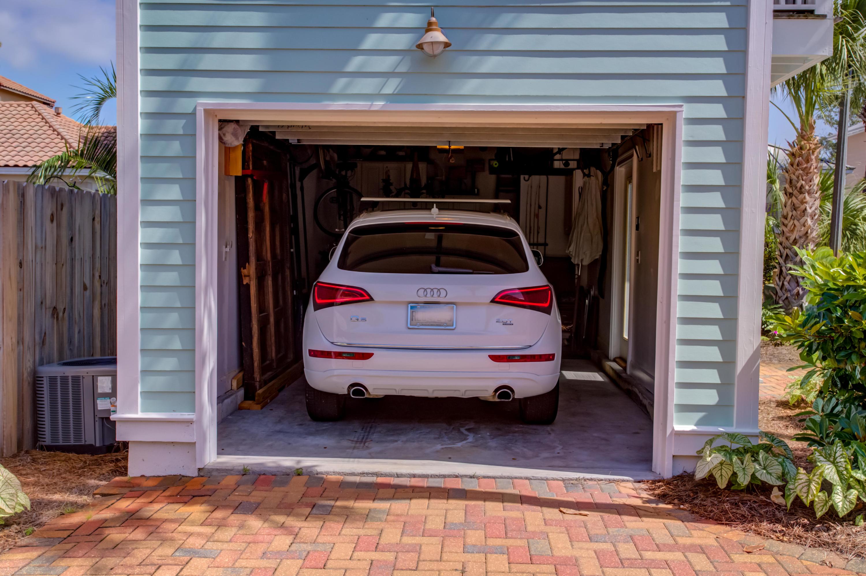 CRYSTAL LAKE - Residential