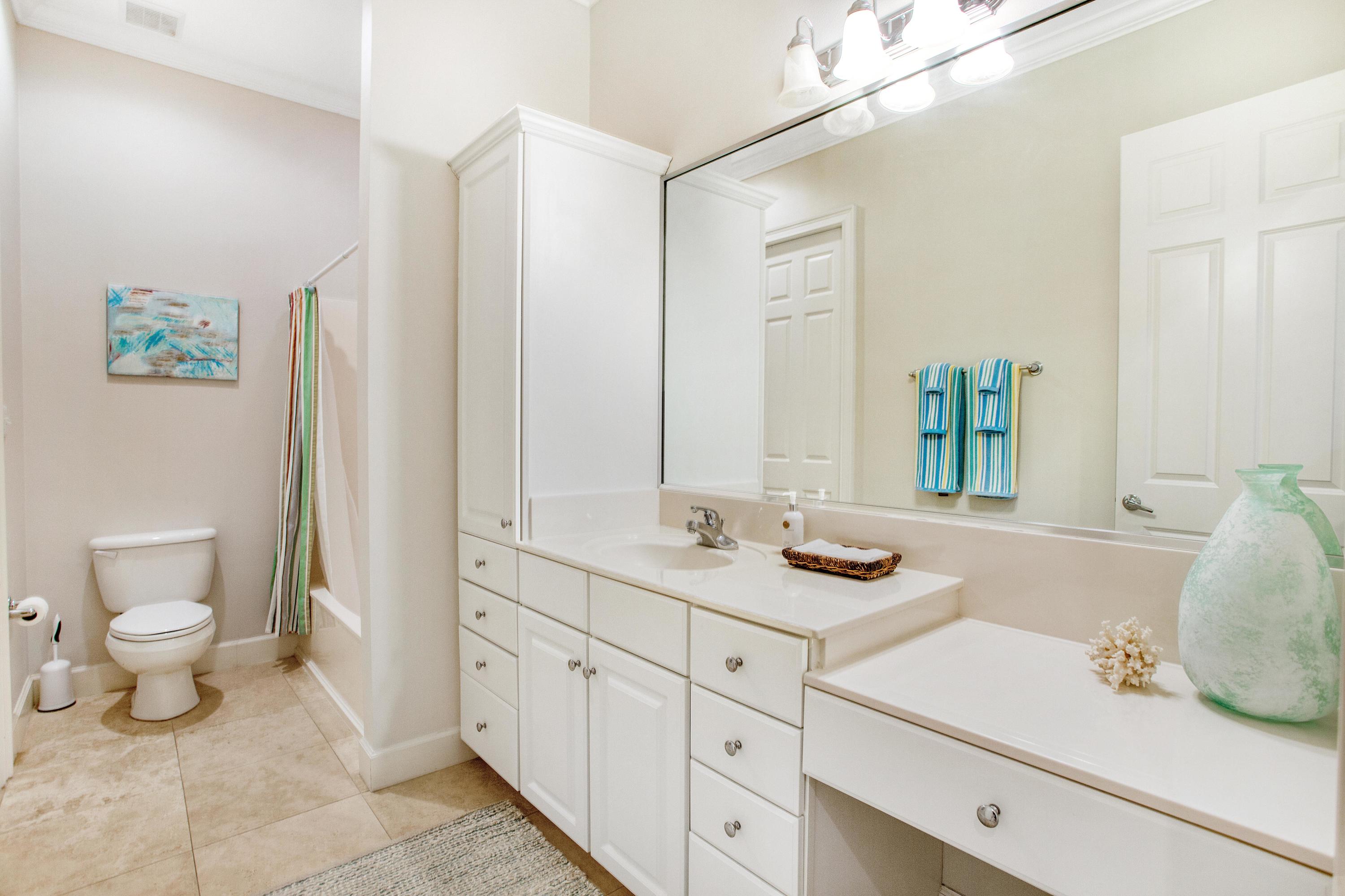 CRYSTAL LAKE - Residential