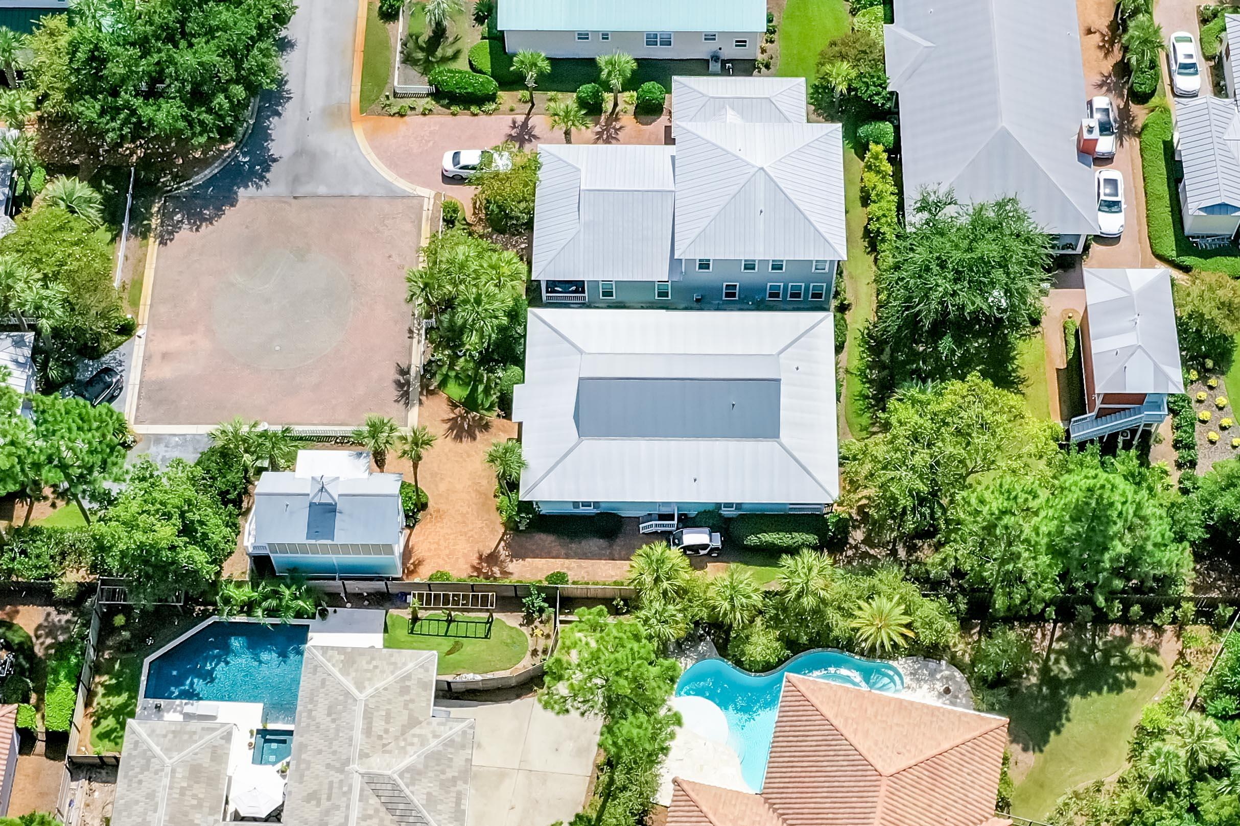 CRYSTAL LAKE - Residential