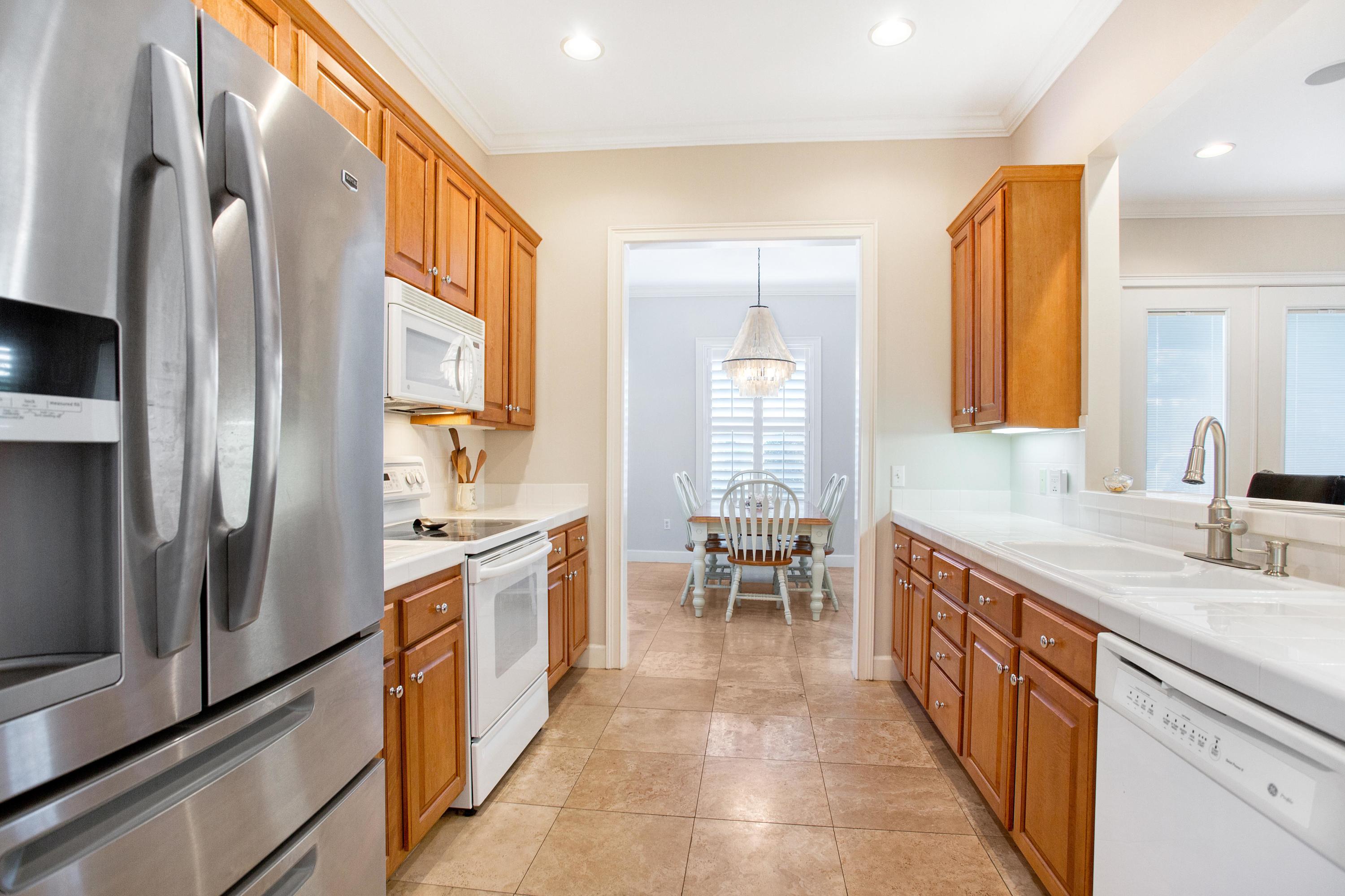 CRYSTAL LAKE - Residential