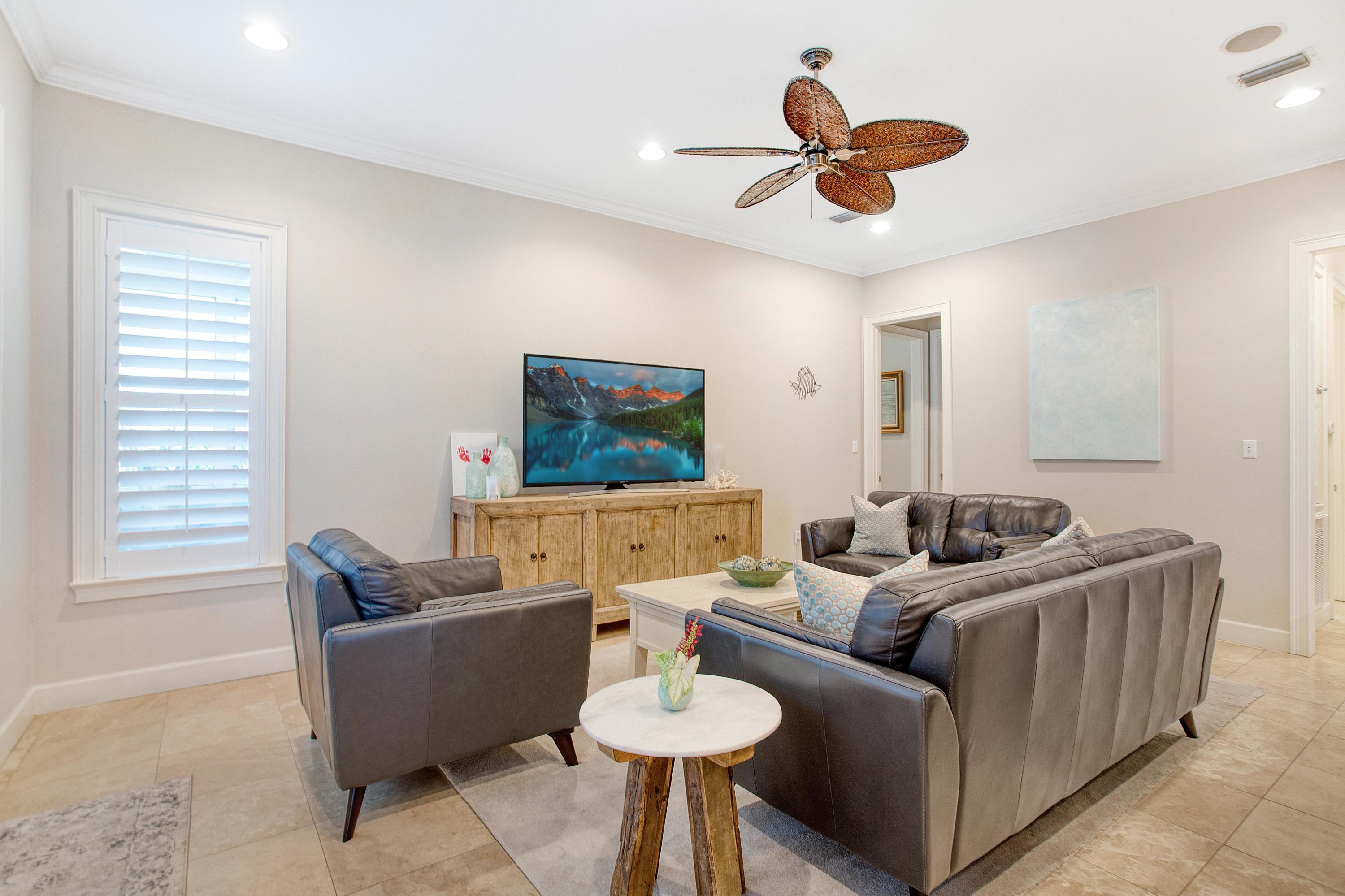 CRYSTAL LAKE - Residential