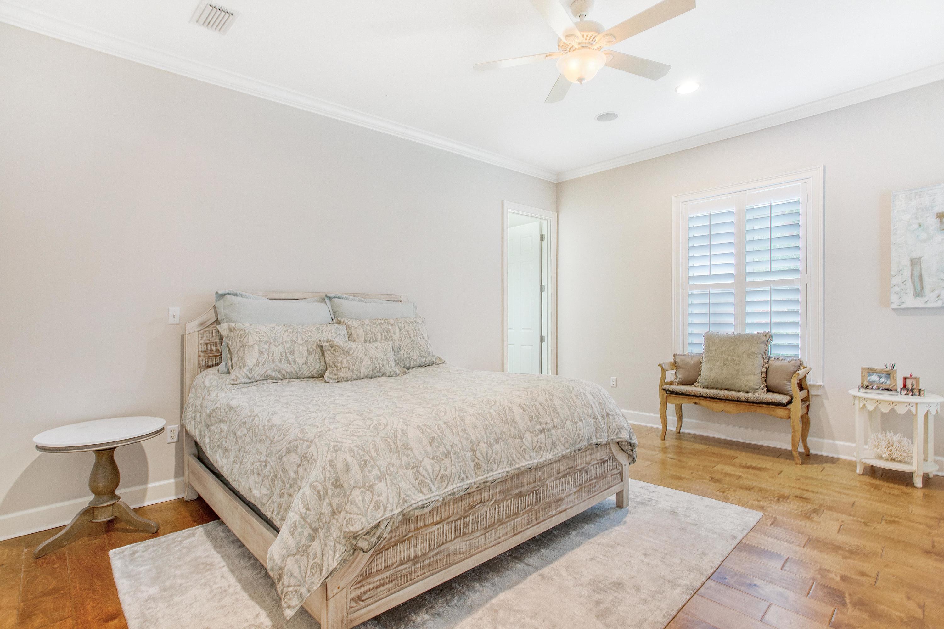 CRYSTAL LAKE - Residential