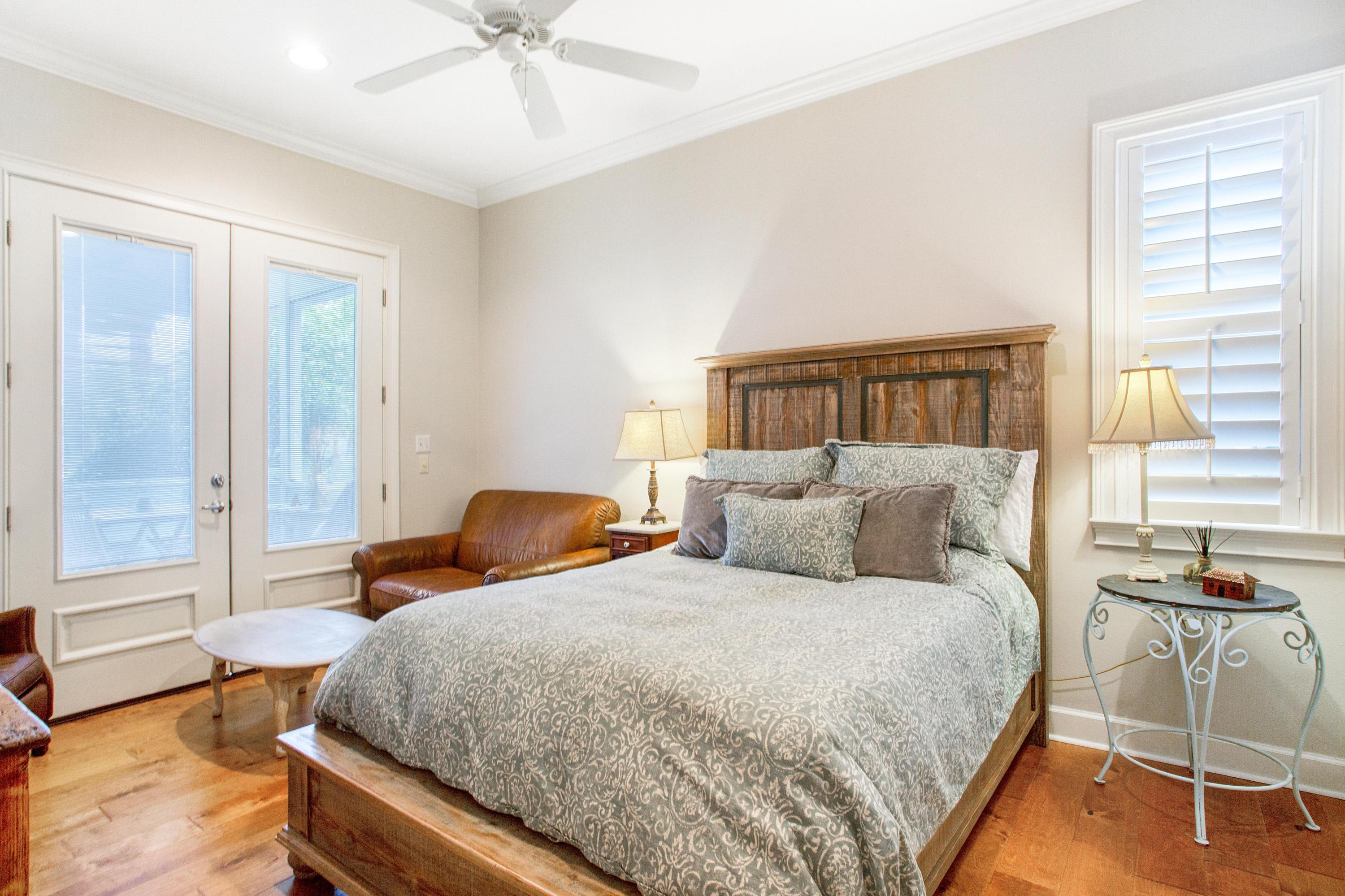 CRYSTAL LAKE - Residential