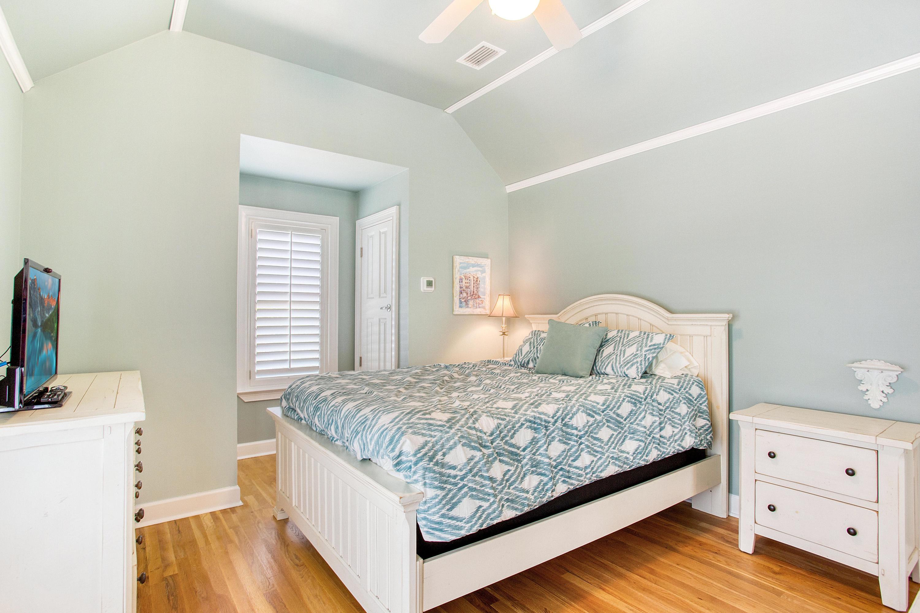 CRYSTAL LAKE - Residential