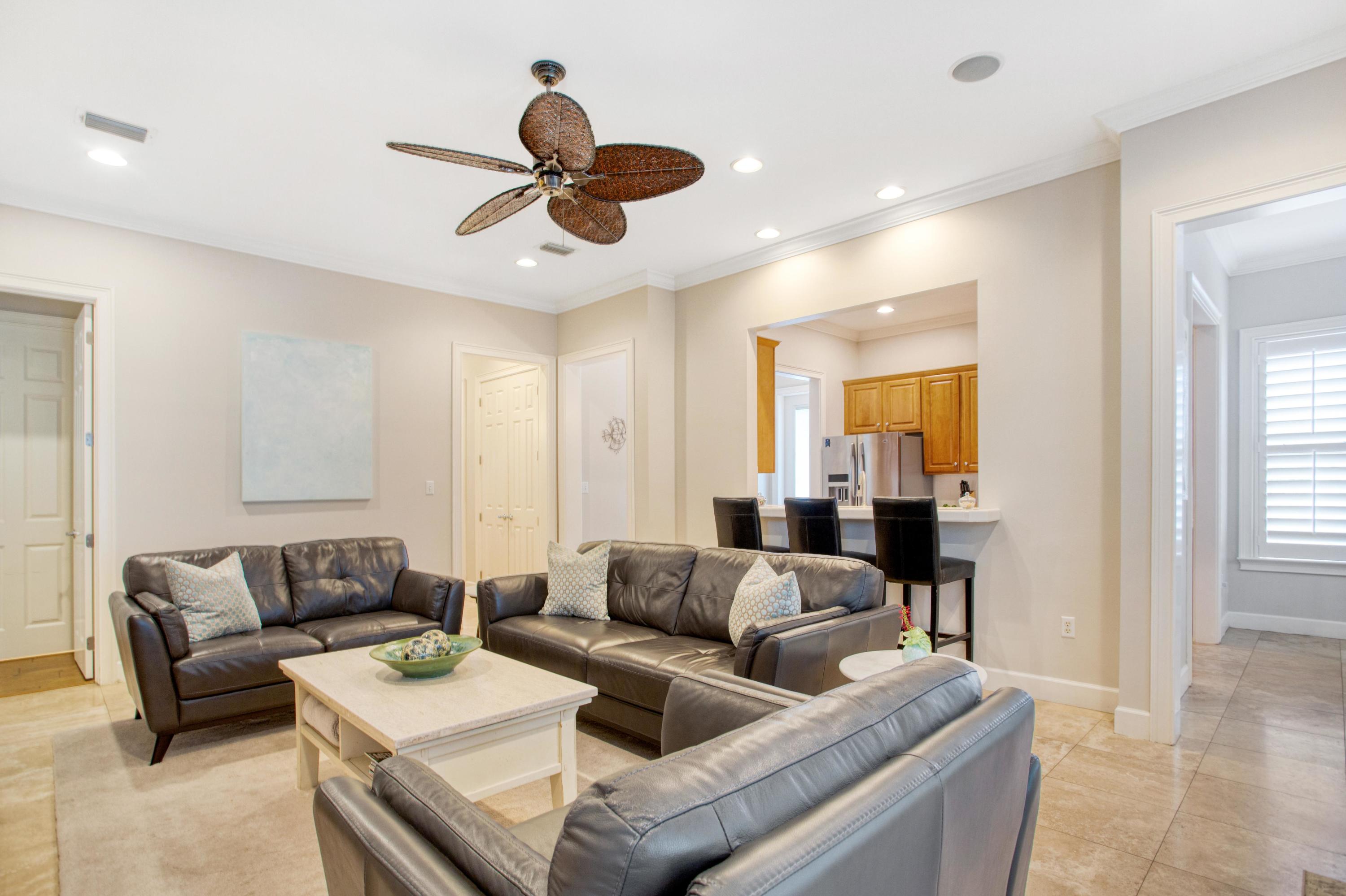 CRYSTAL LAKE - Residential