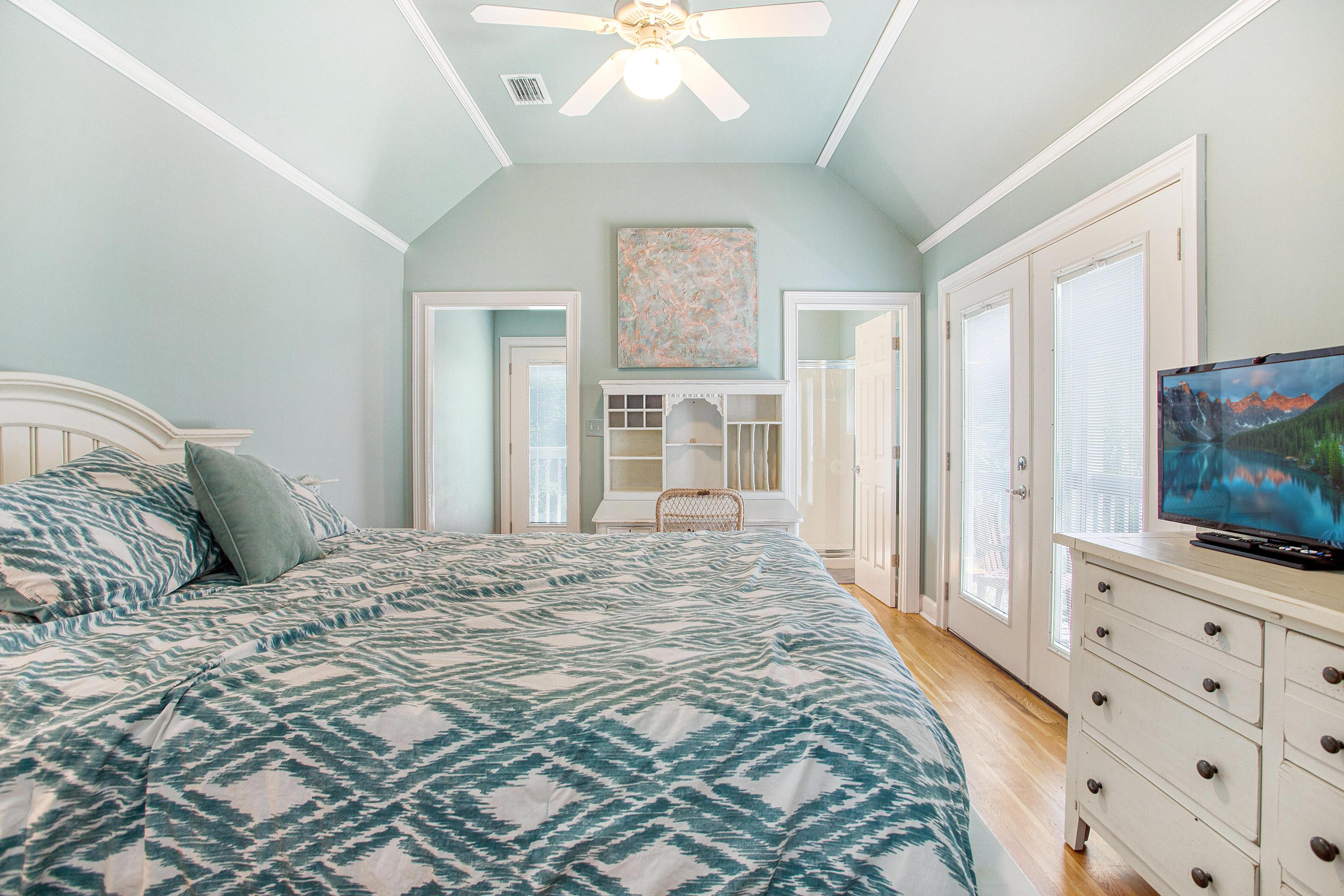 CRYSTAL LAKE - Residential