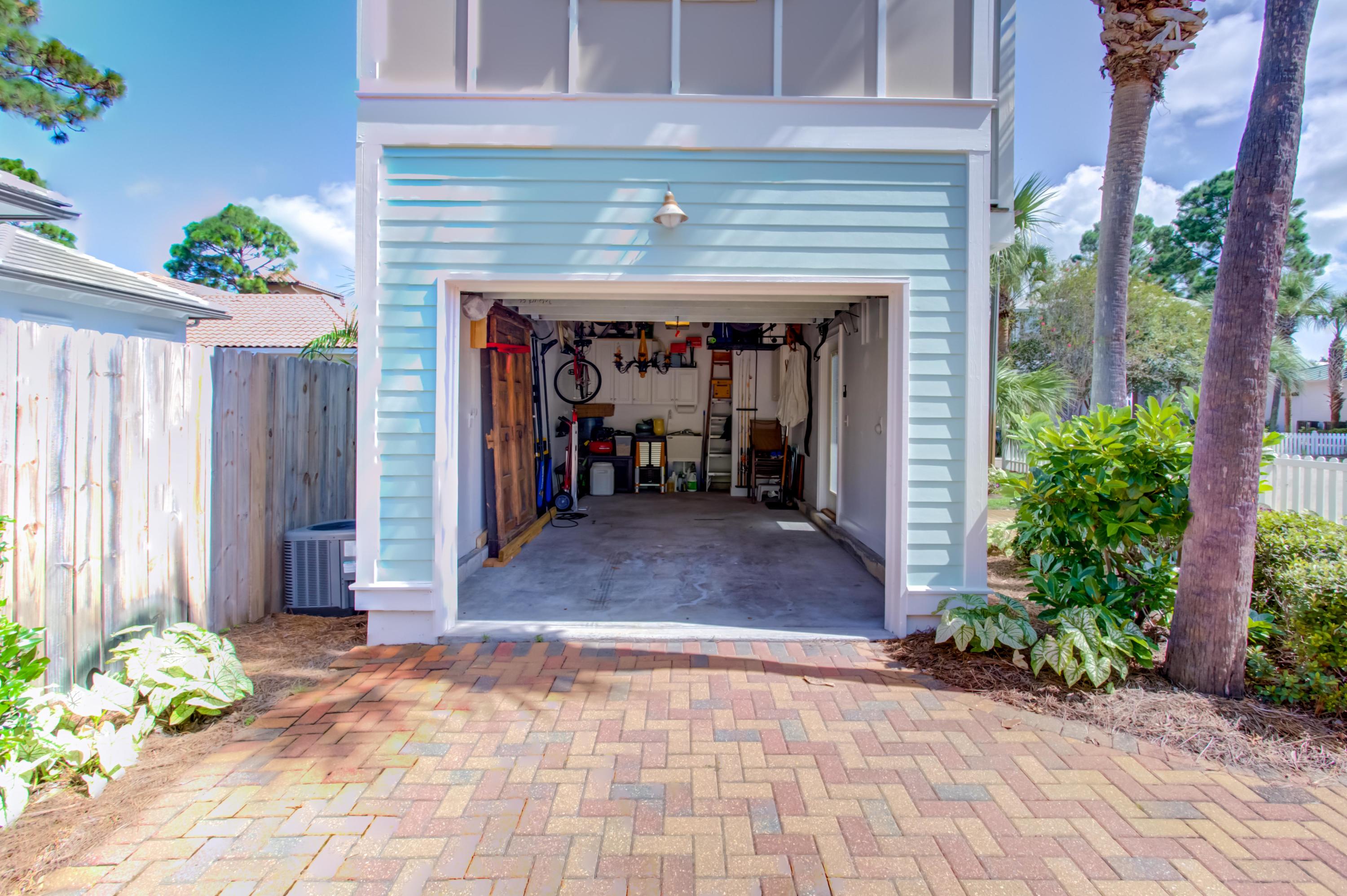 CRYSTAL LAKE - Residential