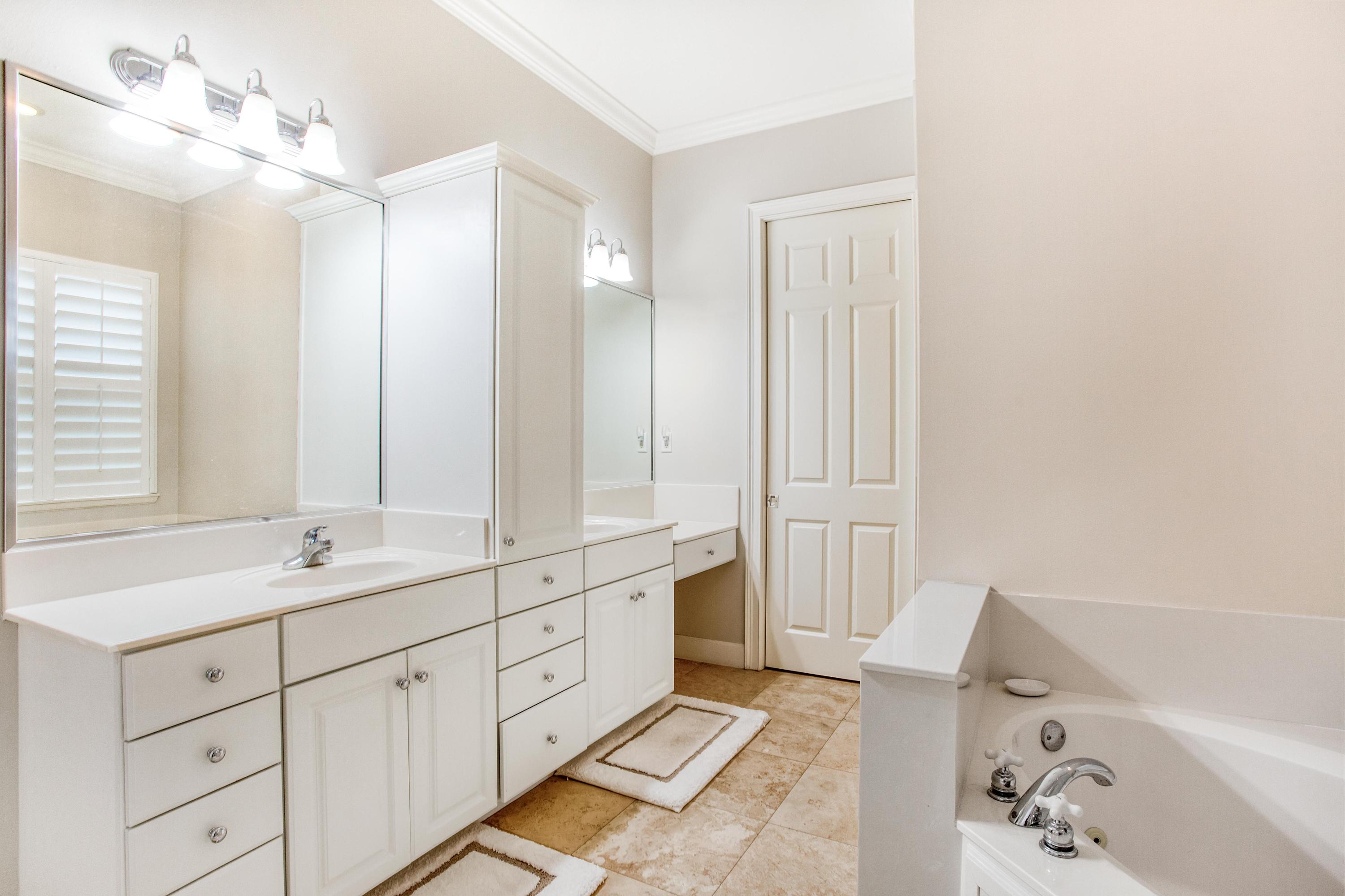 CRYSTAL LAKE - Residential