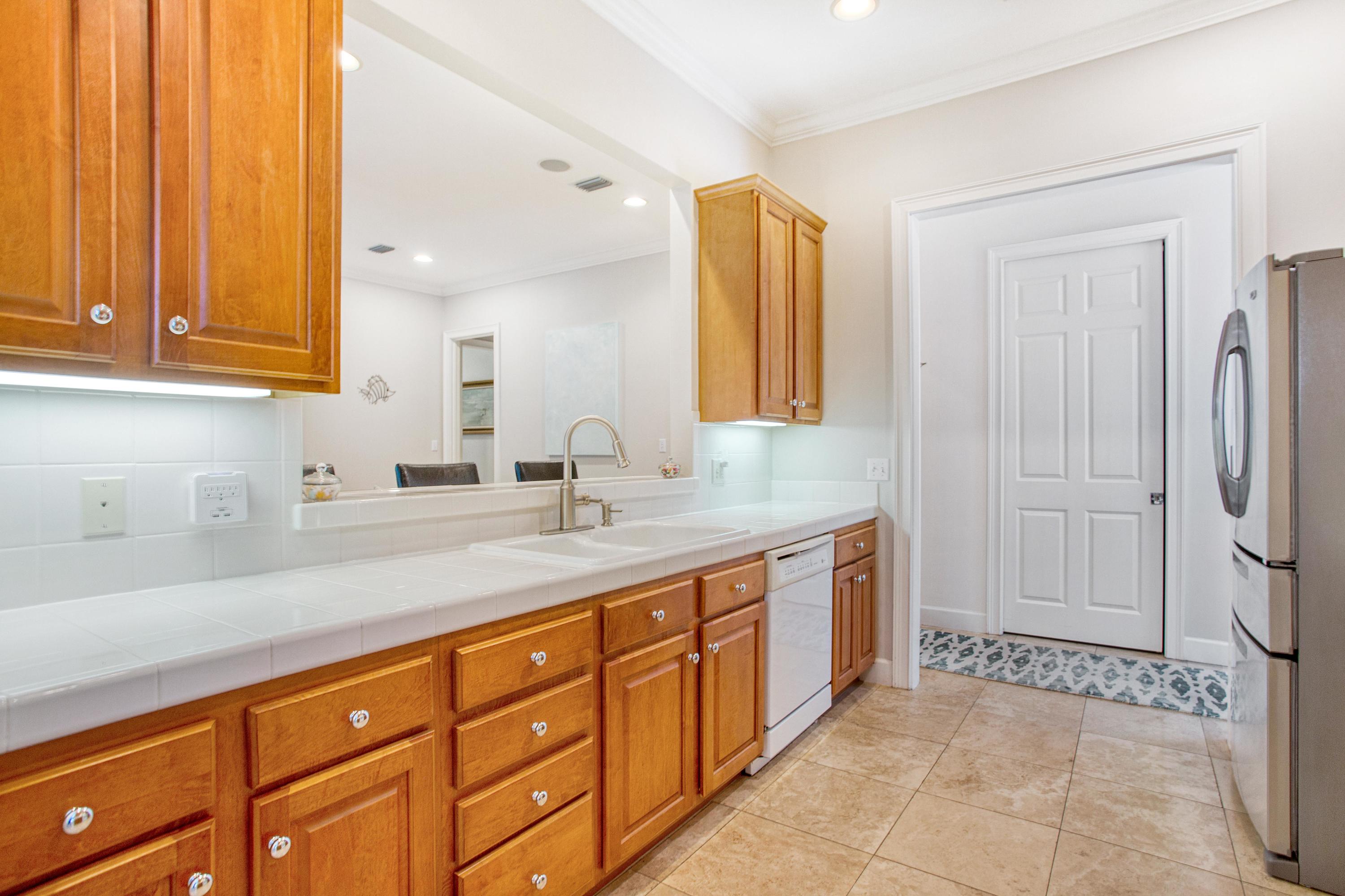 CRYSTAL LAKE - Residential