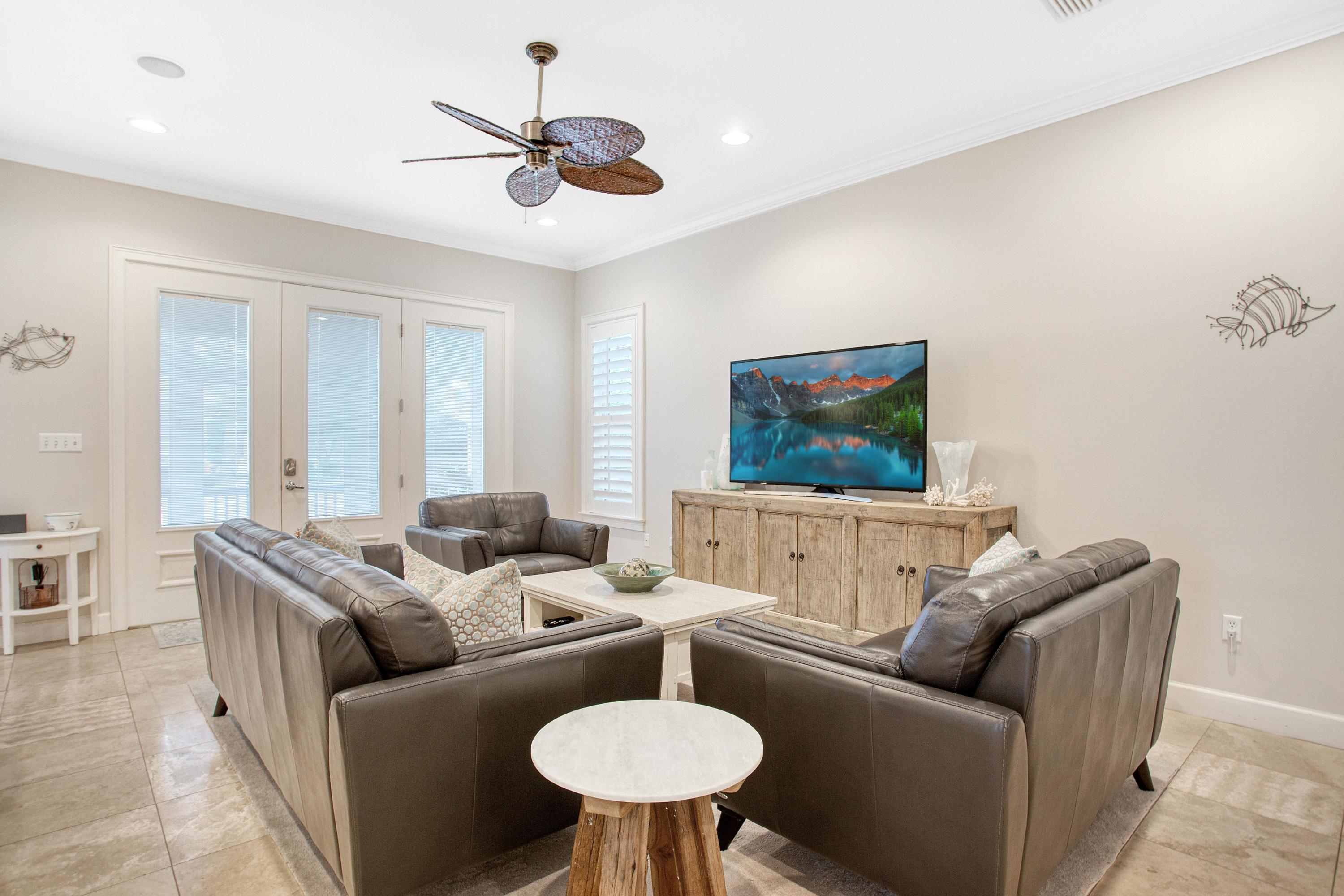 CRYSTAL LAKE - Residential