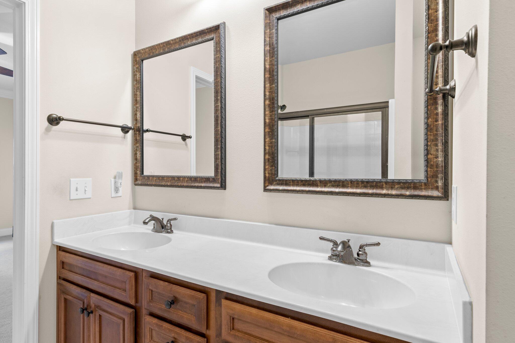 VALPARAISO PINECREST 2 - Residential Lease