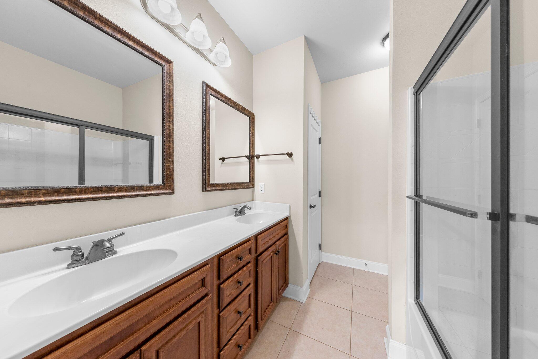 VALPARAISO PINECREST 2 - Residential Lease