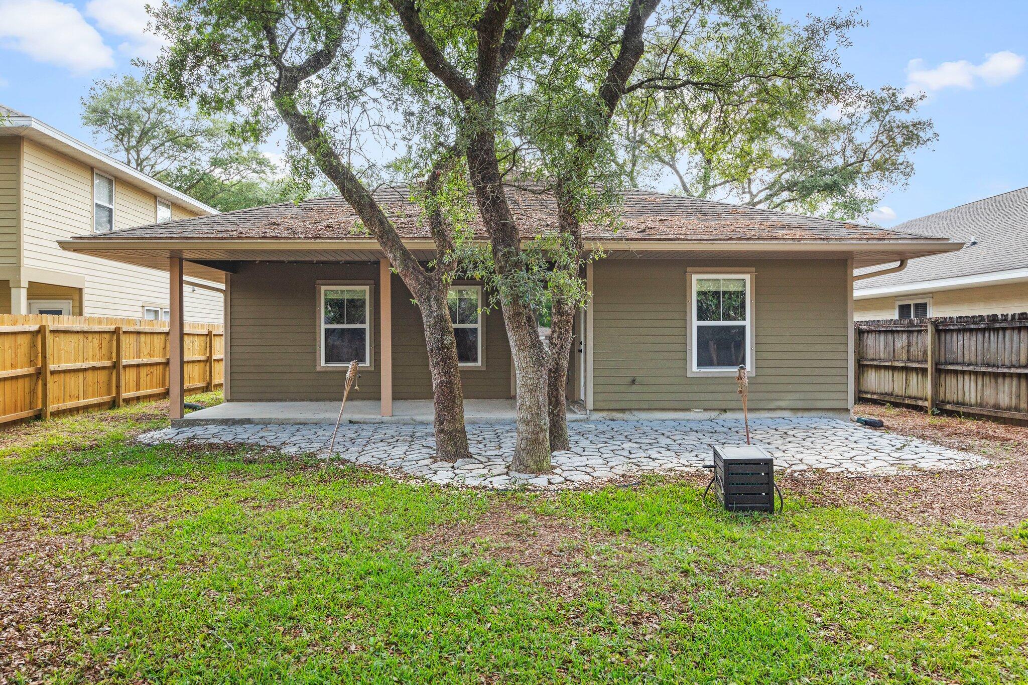 VALPARAISO PINECREST 2 - Residential Lease