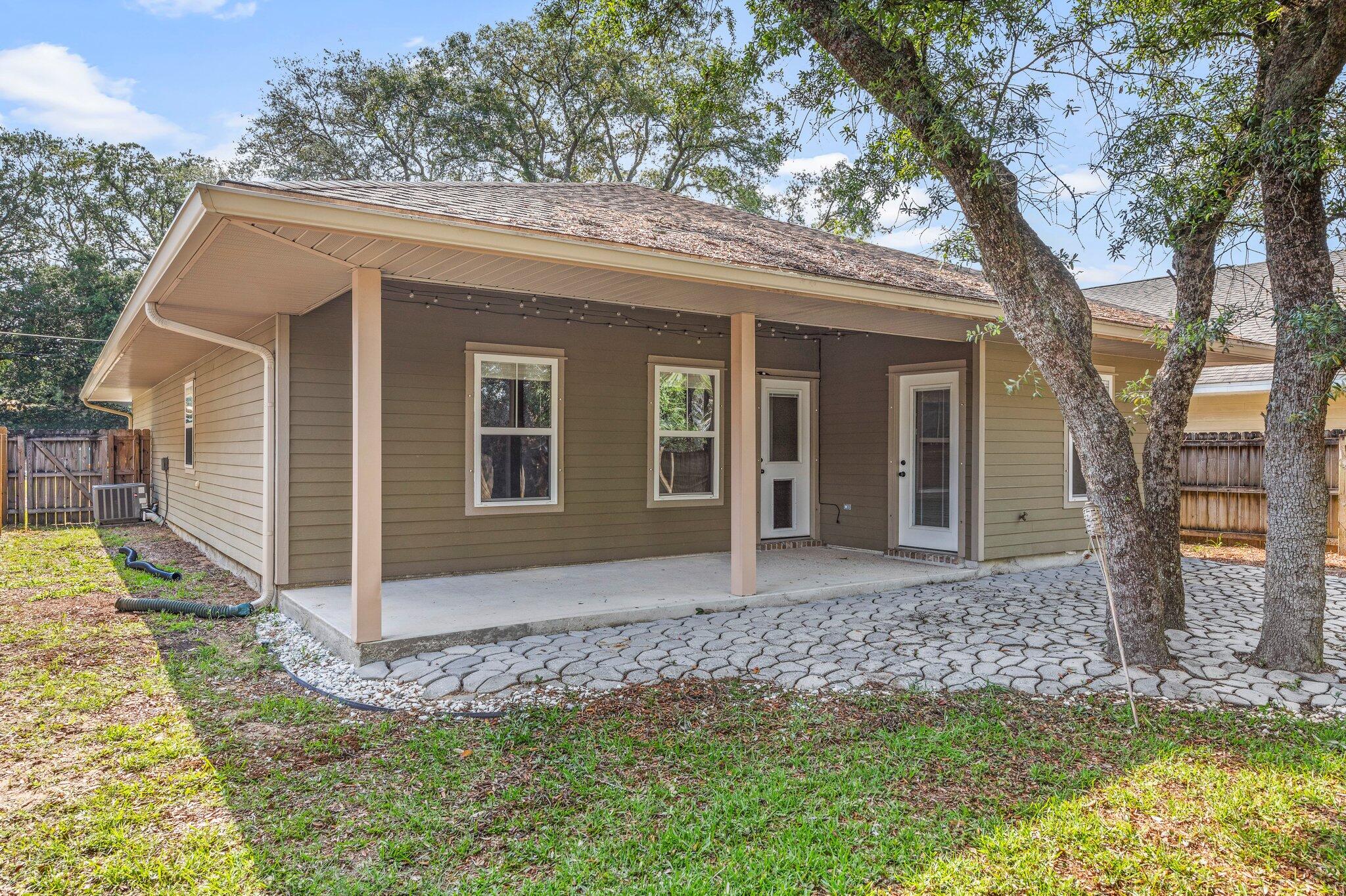 VALPARAISO PINECREST 2 - Residential Lease