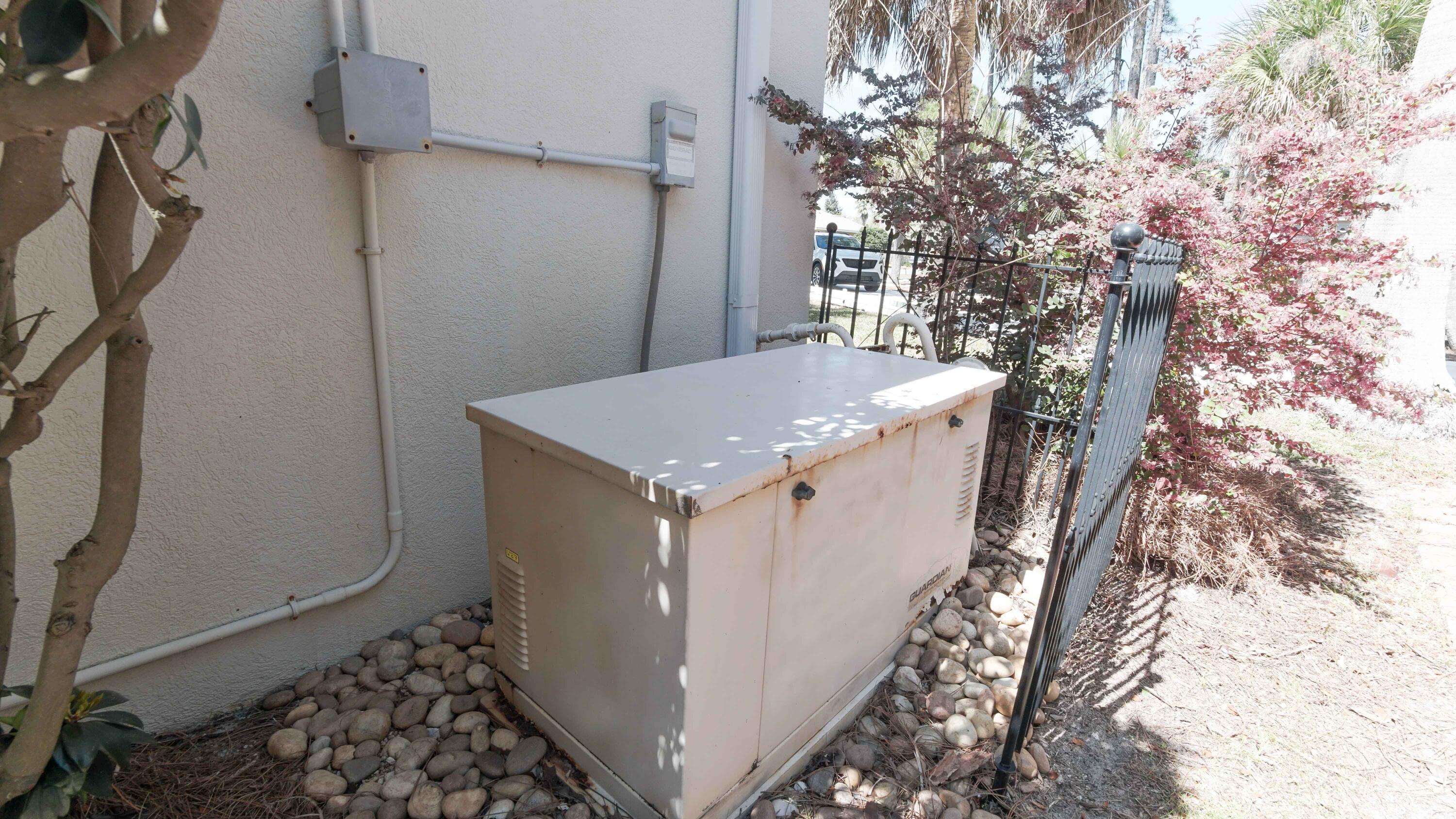 EMERALD LAKES PH 1 - Residential