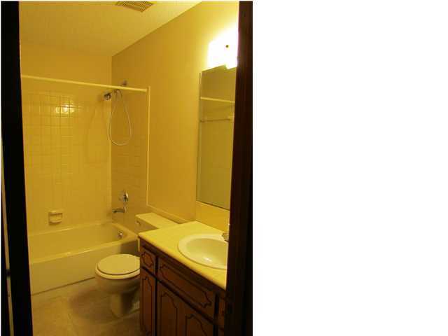 VALPARAISO PINECREST 1 - Residential Lease