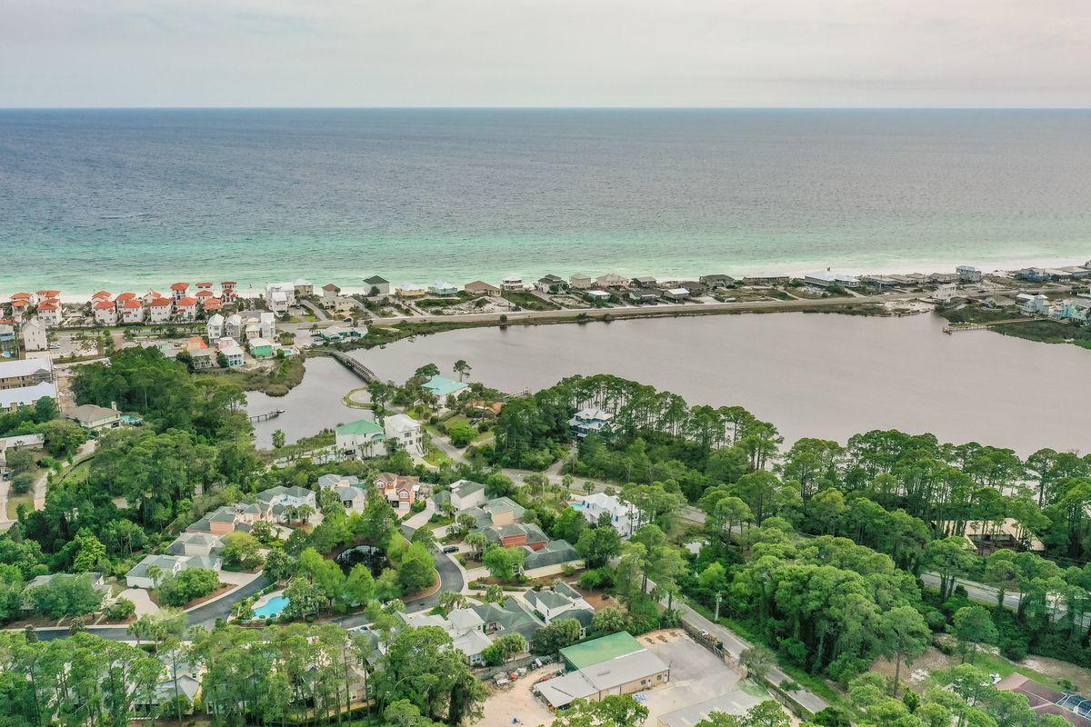 FAIRWAY VILLAS - Residential