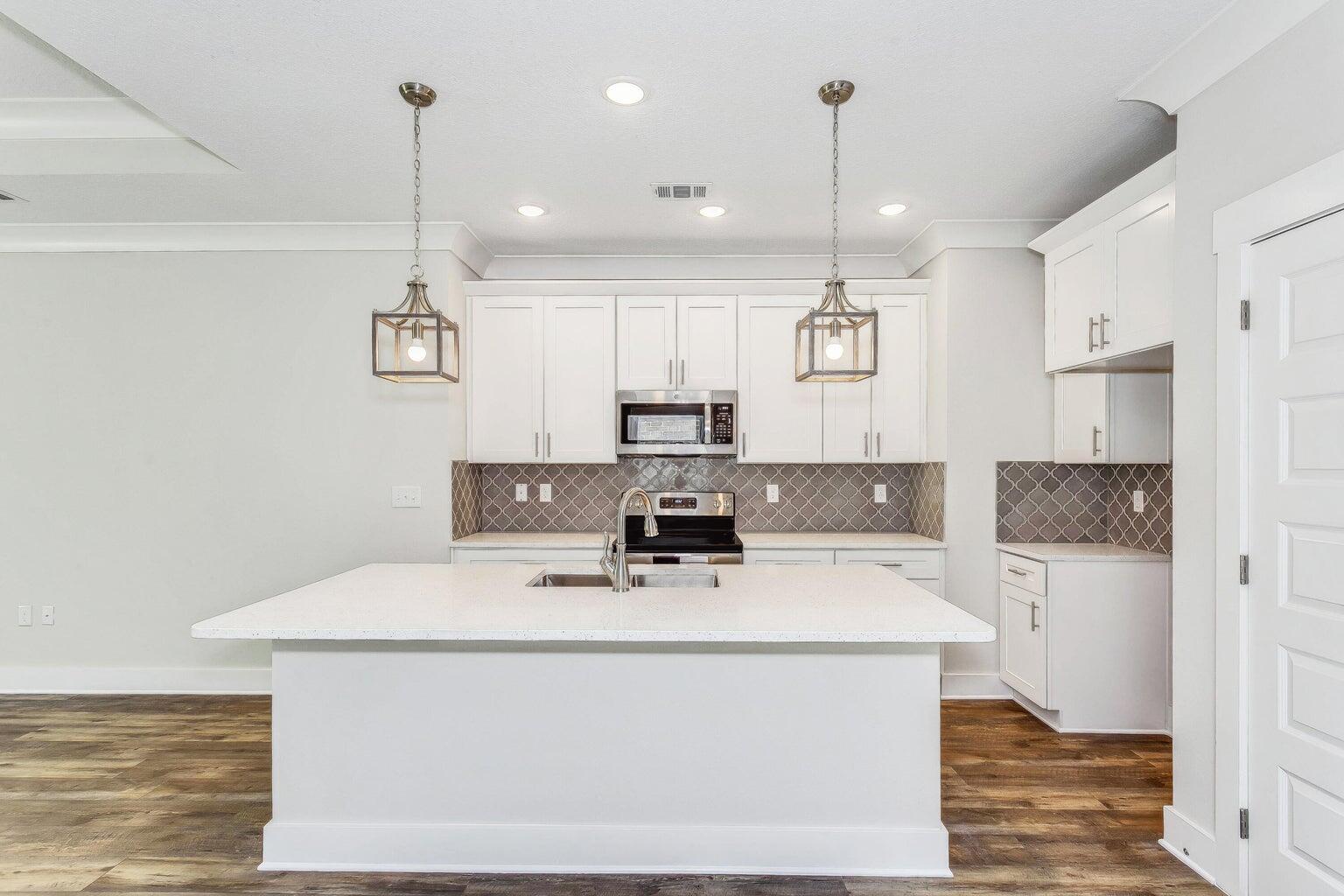 NICEVILLE (222200.00) - Residential