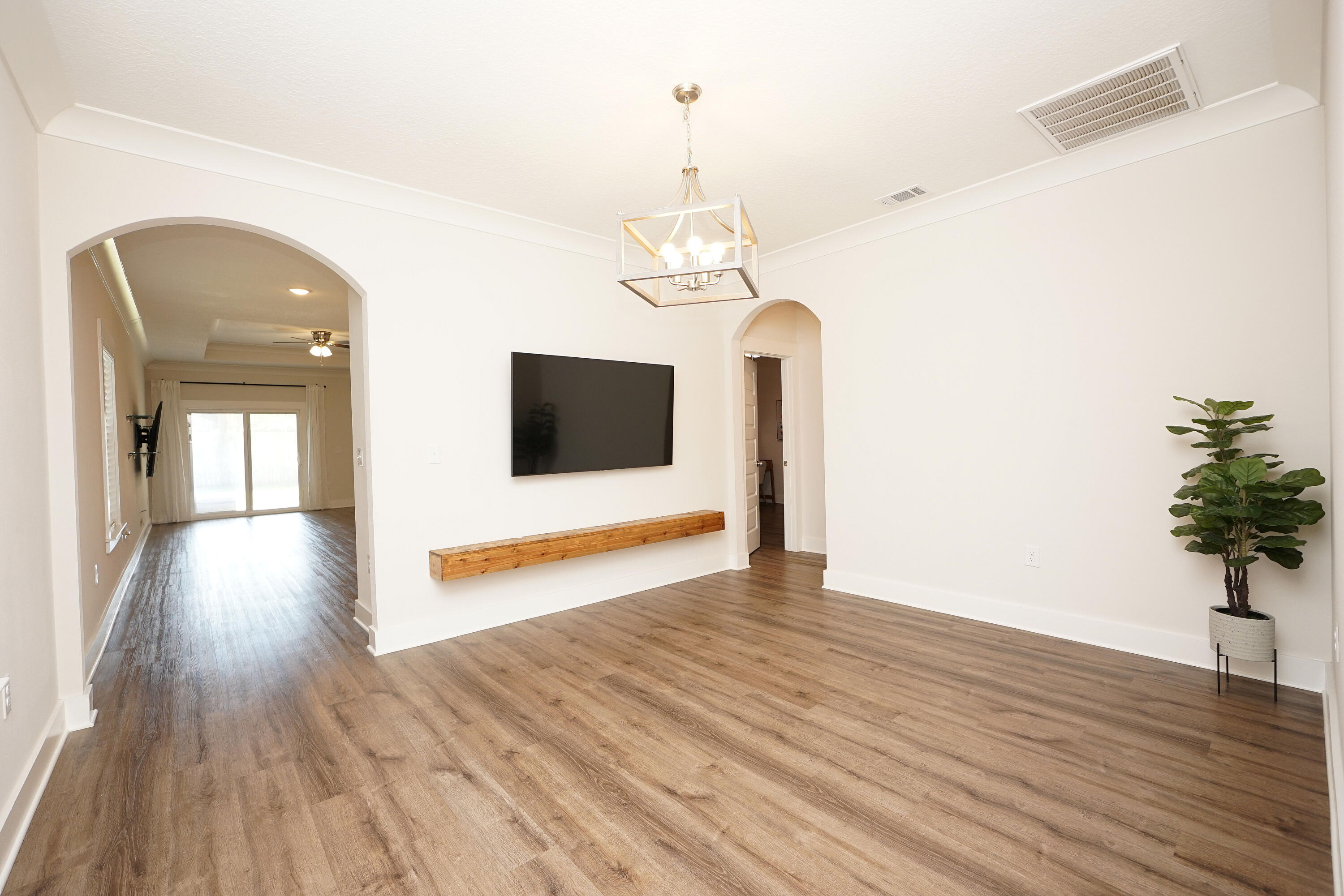 NICEVILLE (222200.00) - Residential