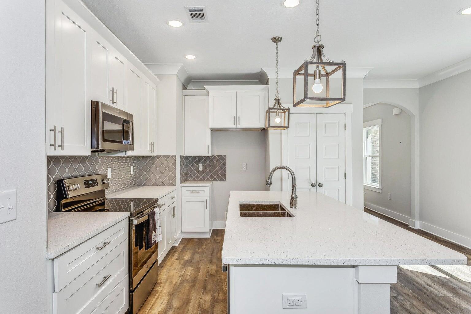 NICEVILLE (222200.00) - Residential