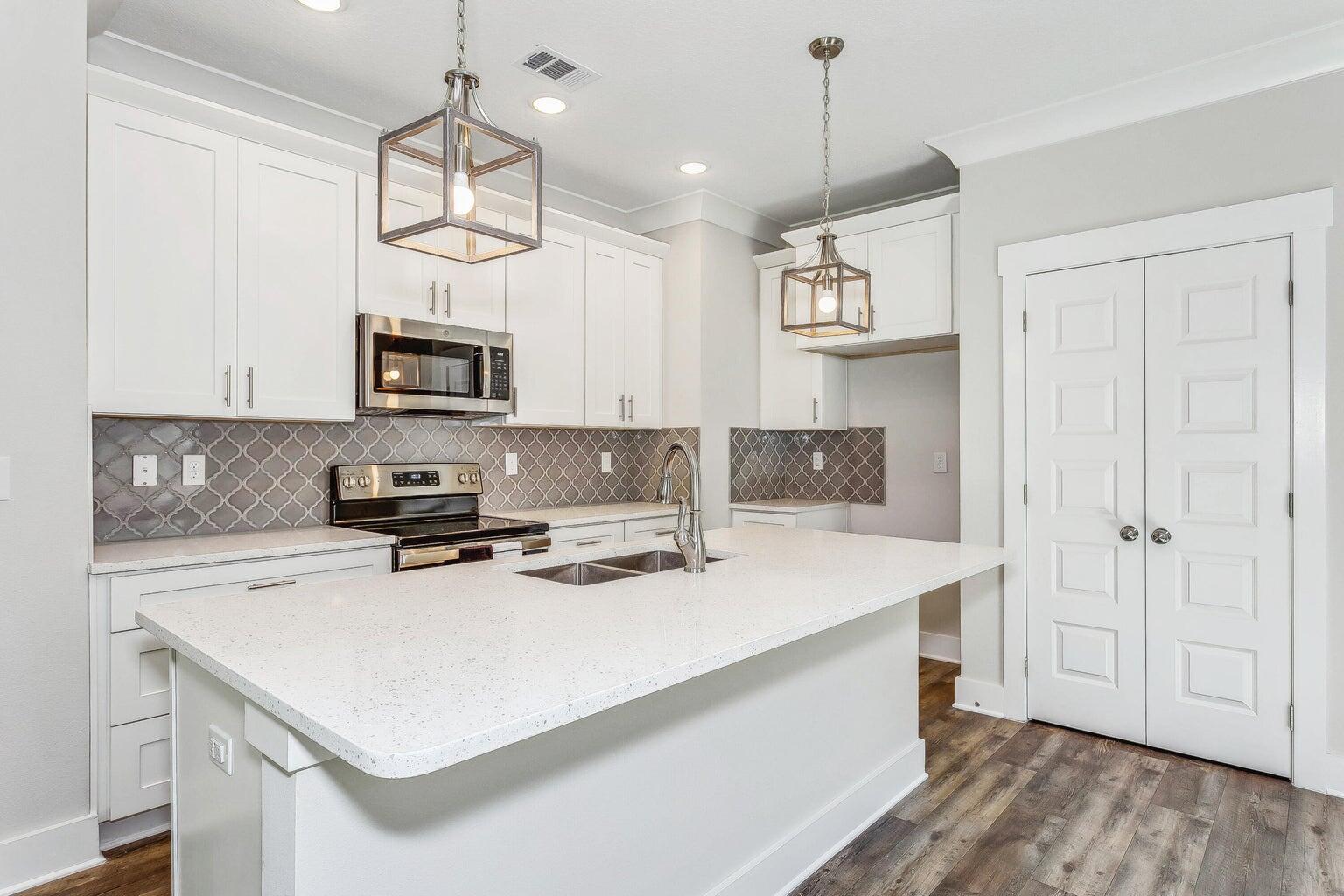 NICEVILLE (222200.00) - Residential