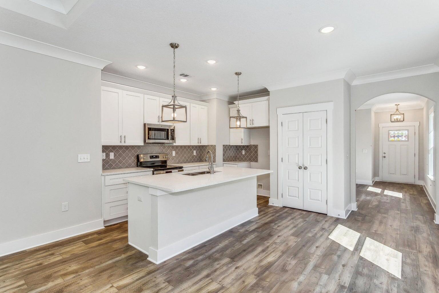 NICEVILLE (222200.00) - Residential