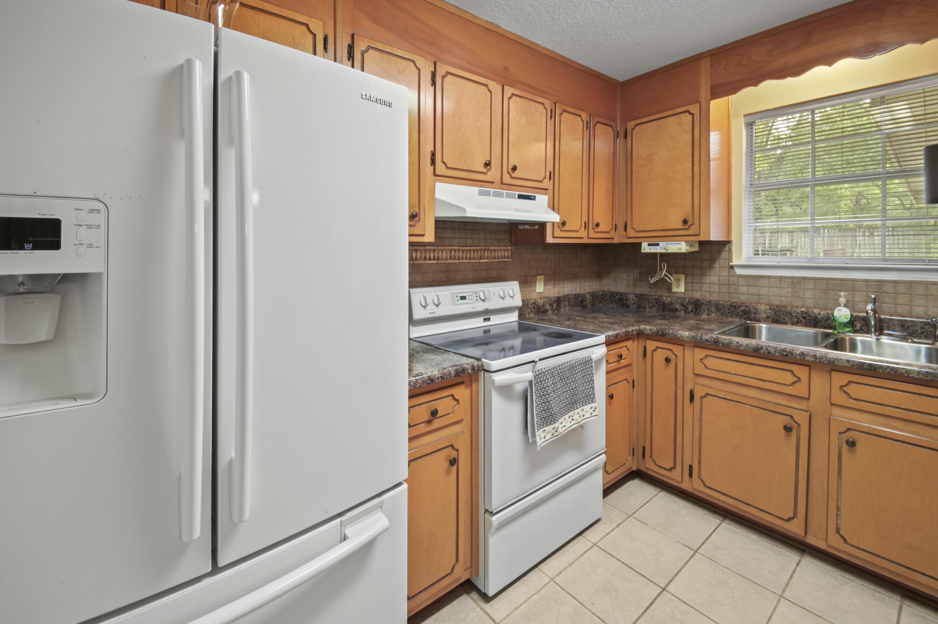 CHANTILLY WOODS - Residential