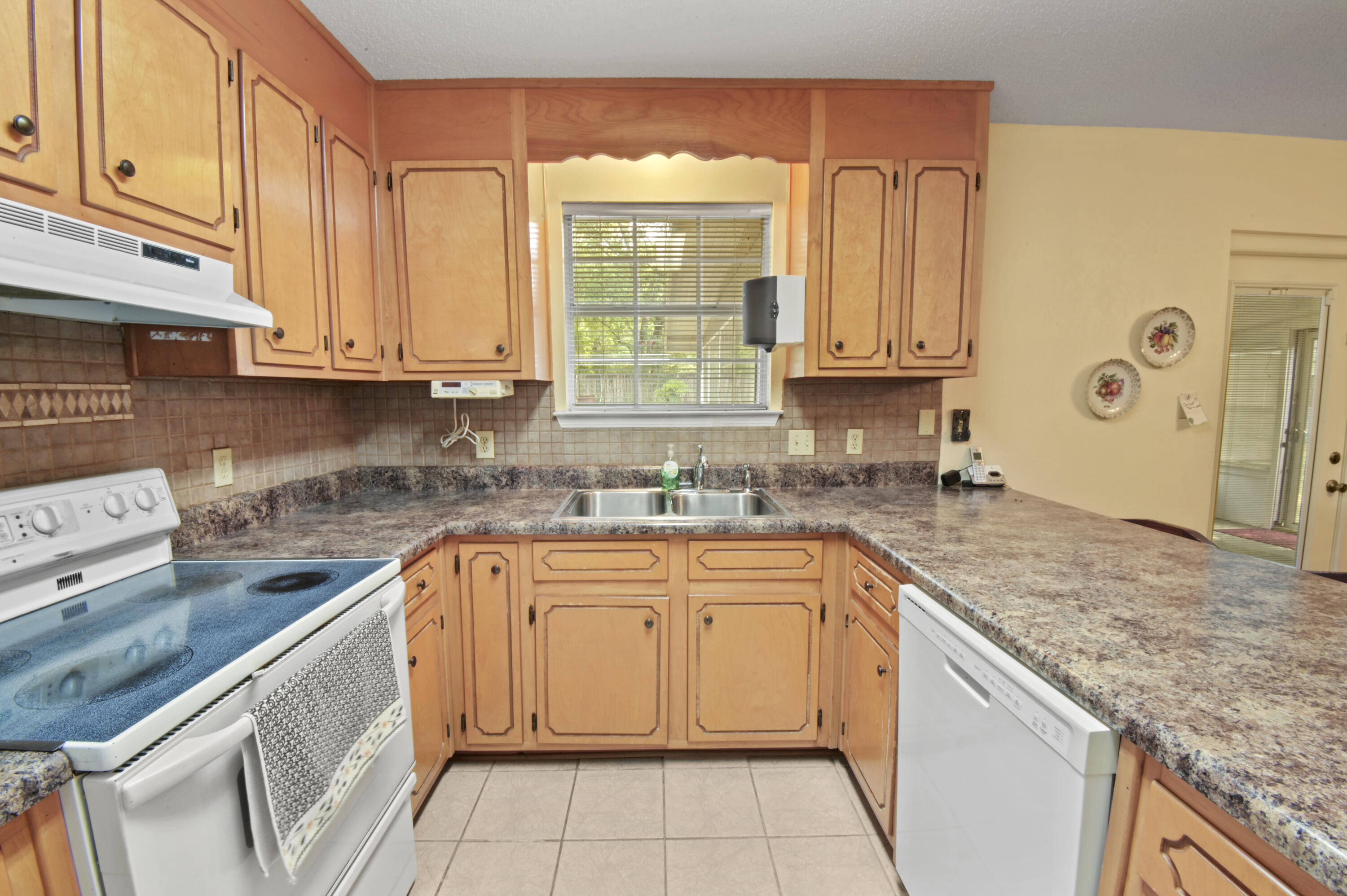 CHANTILLY WOODS - Residential