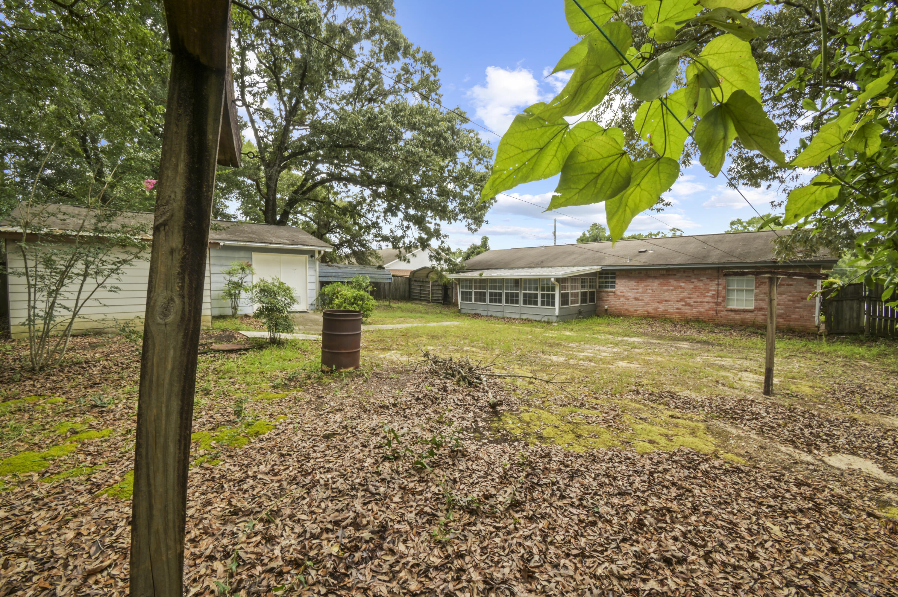 CHANTILLY WOODS - Residential