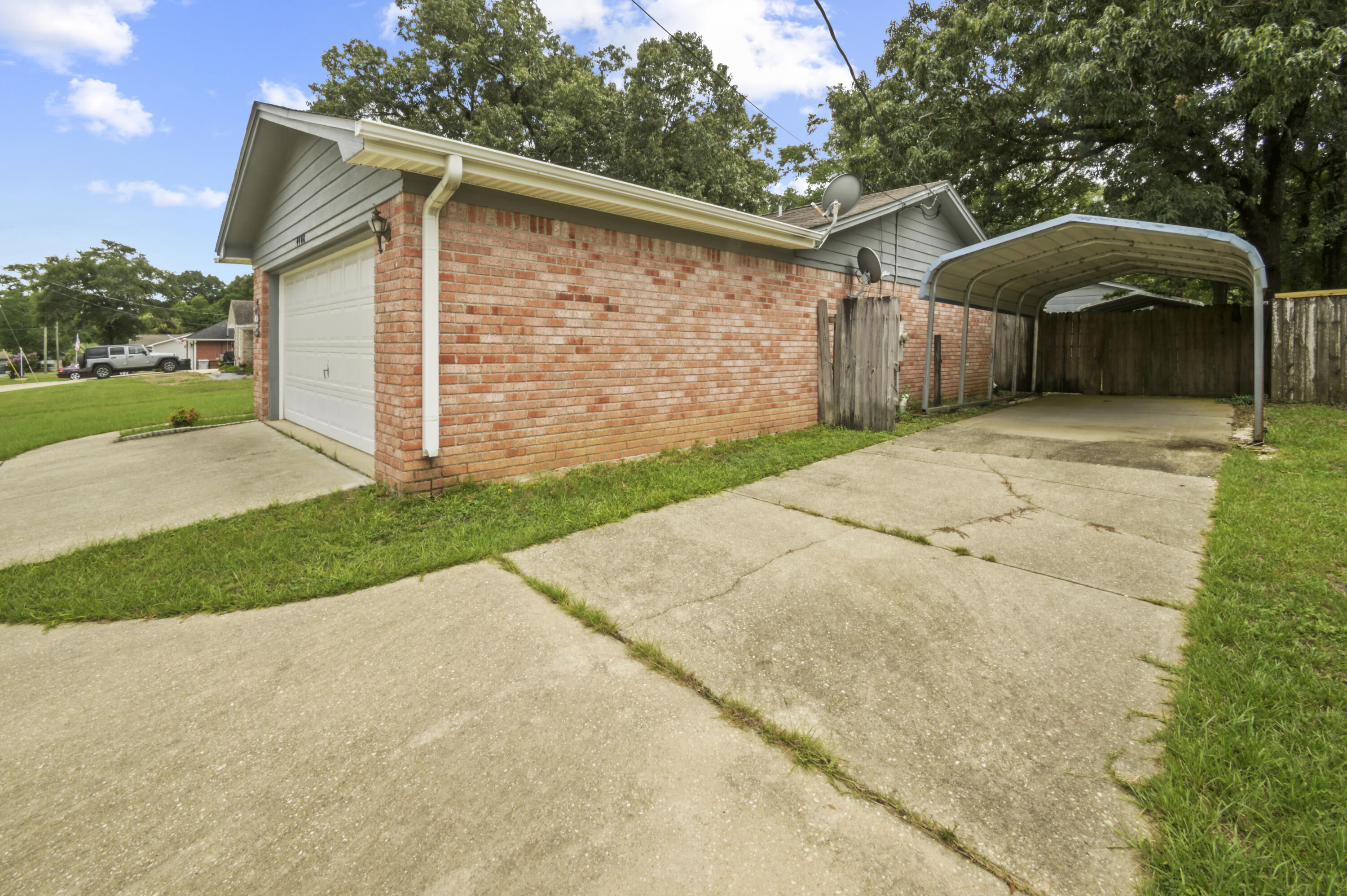 CHANTILLY WOODS - Residential