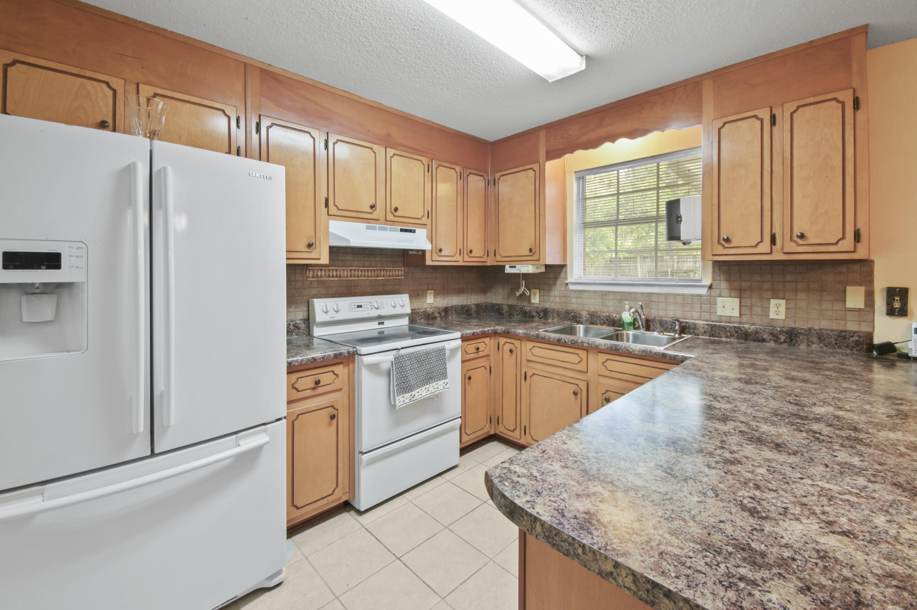 CHANTILLY WOODS - Residential