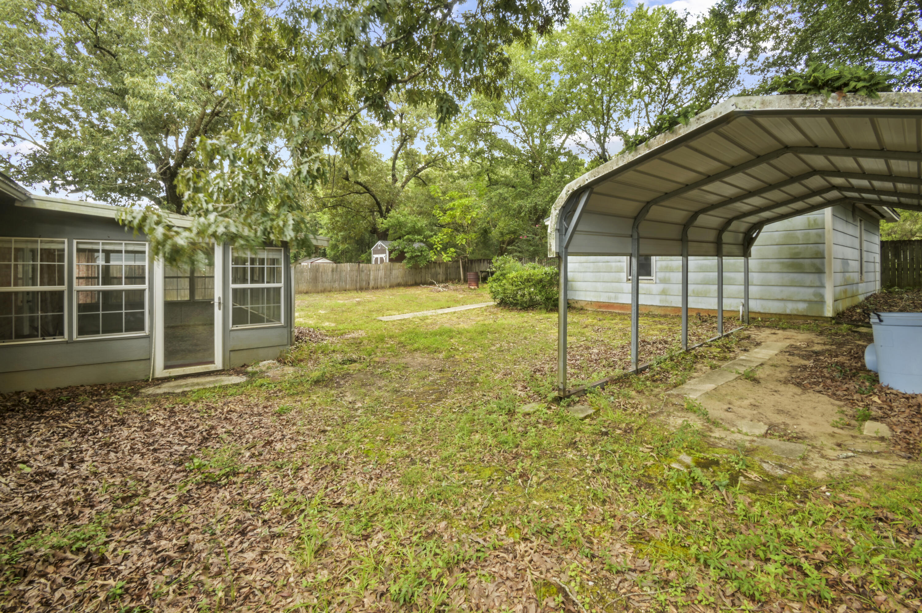 CHANTILLY WOODS - Residential