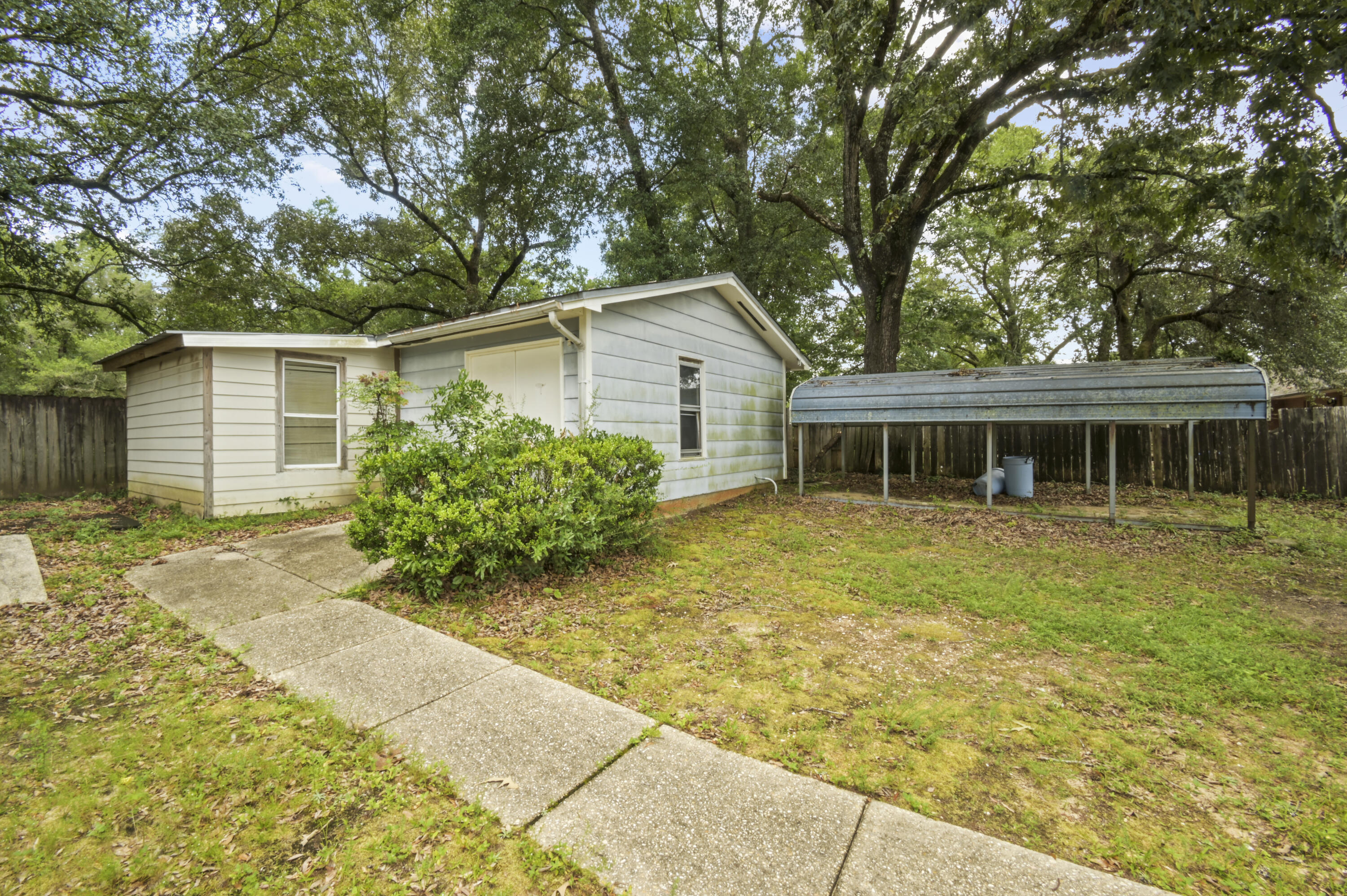 CHANTILLY WOODS - Residential