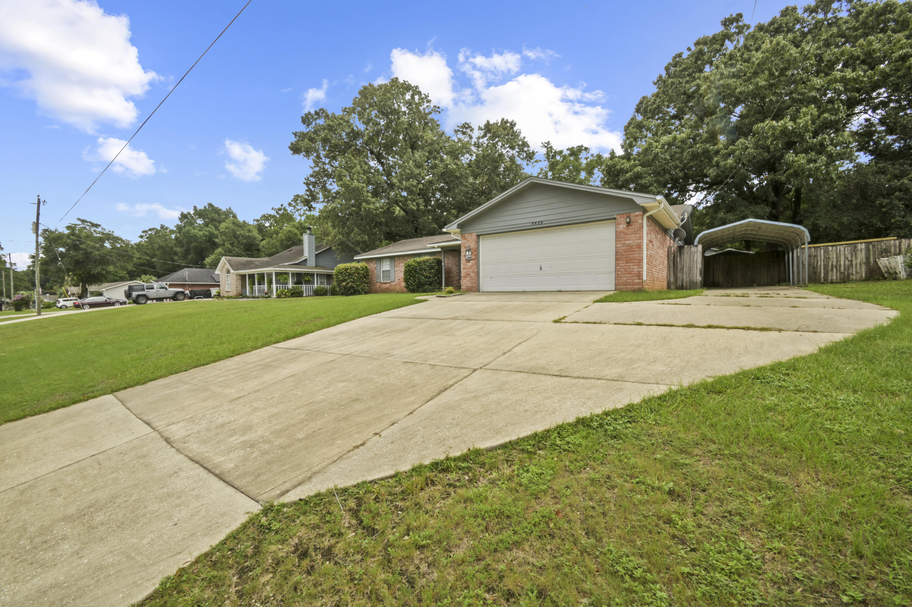 CHANTILLY WOODS - Residential