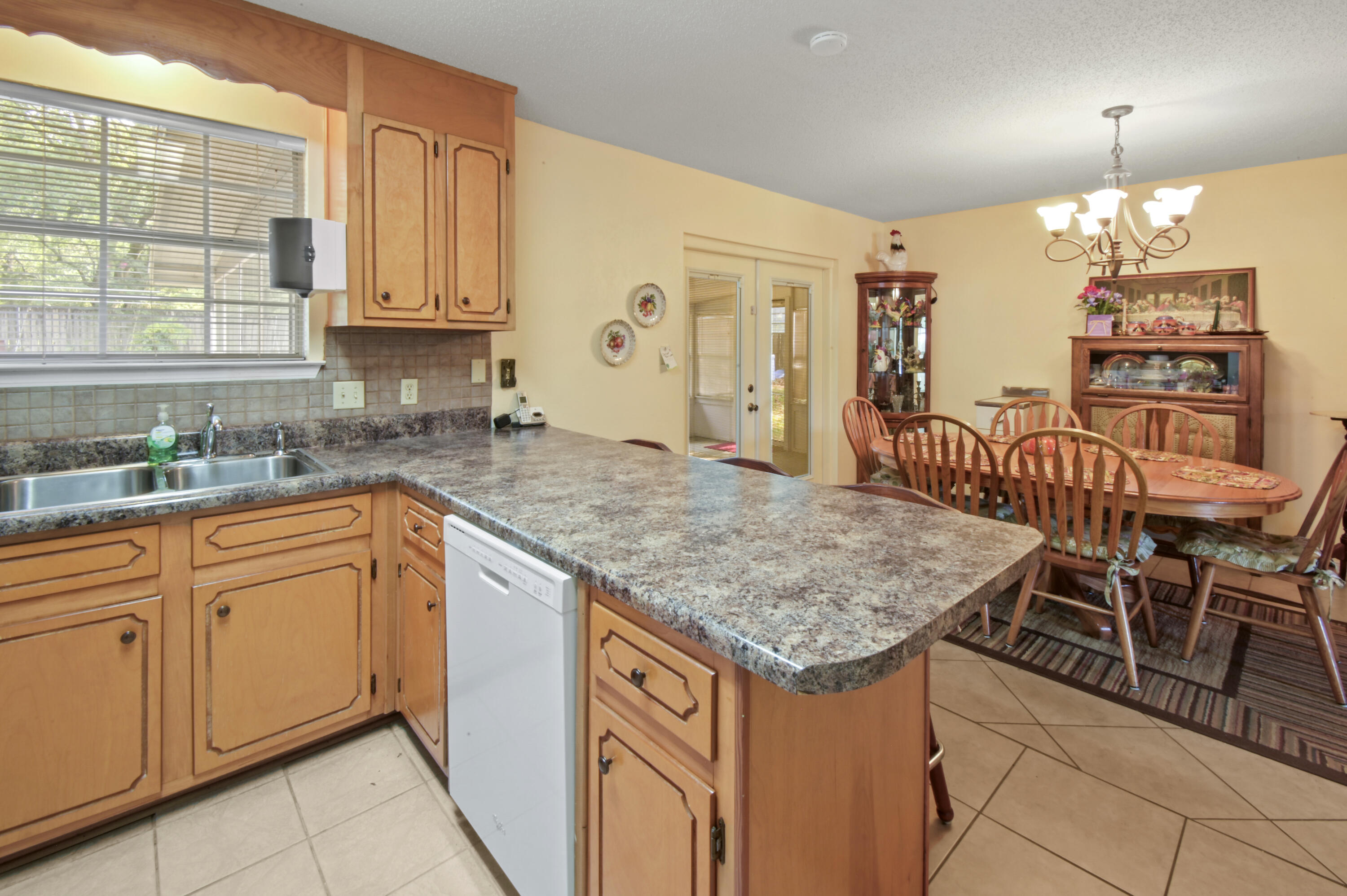 CHANTILLY WOODS - Residential