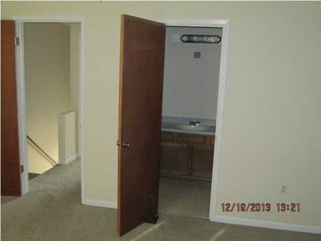 VIKING MANOR PH 1 - Residential Lease