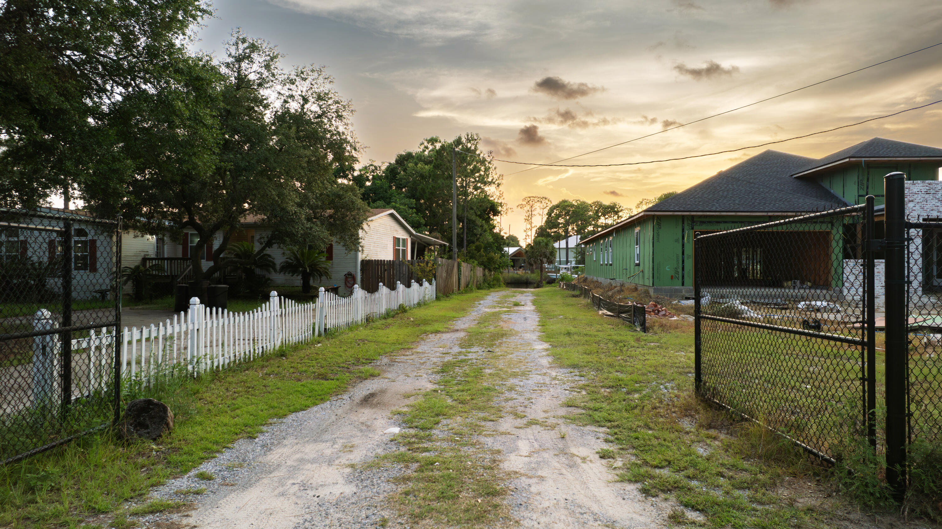 BAYOU PINES UNREC - Land