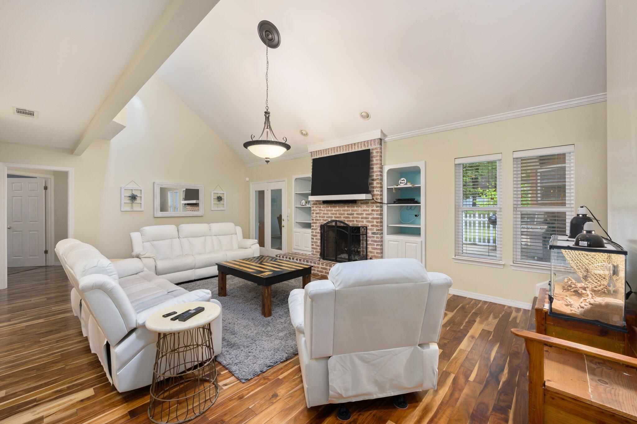 RIVERSIDE NORTH - Residential