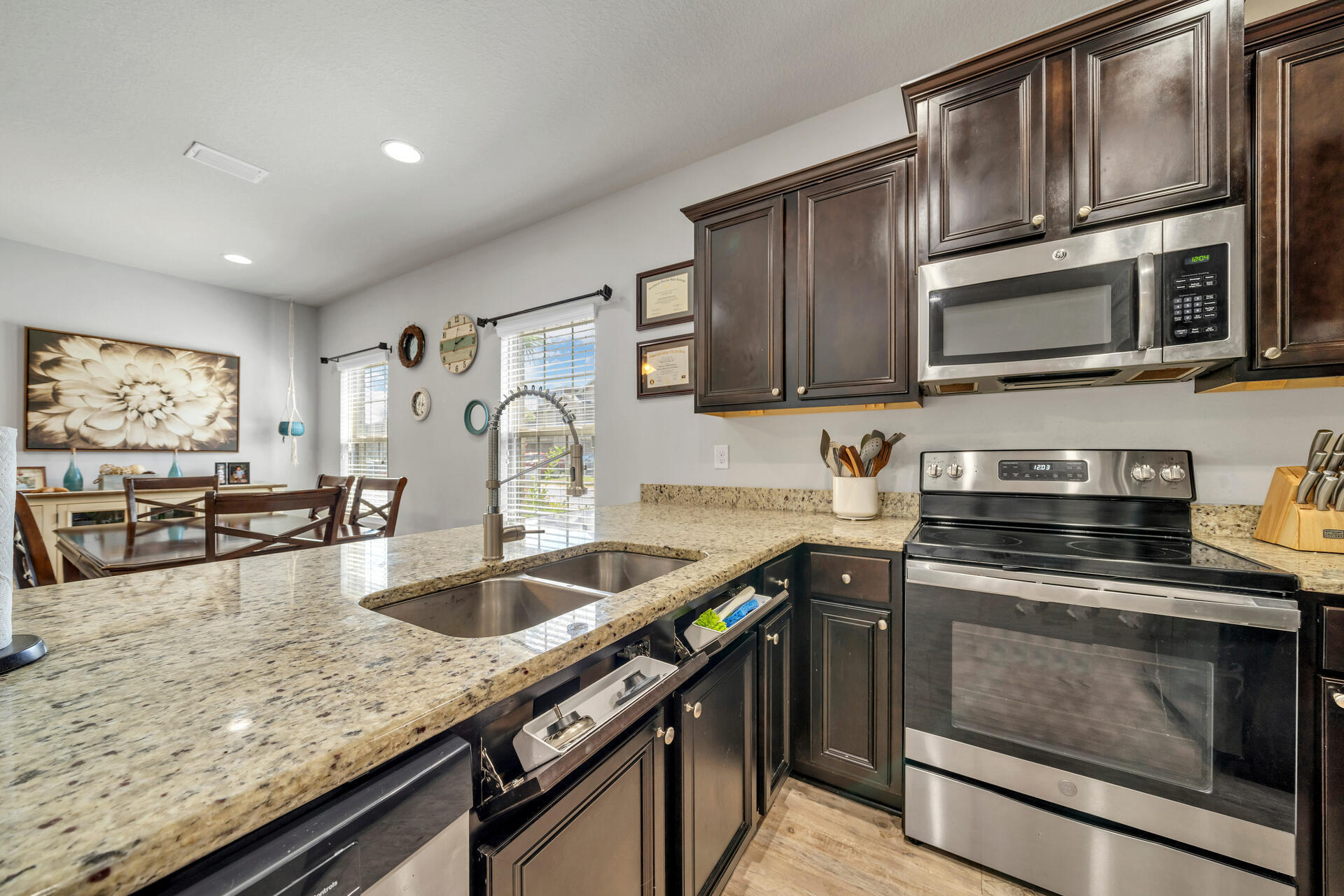 RESERVE POINTE - Residential