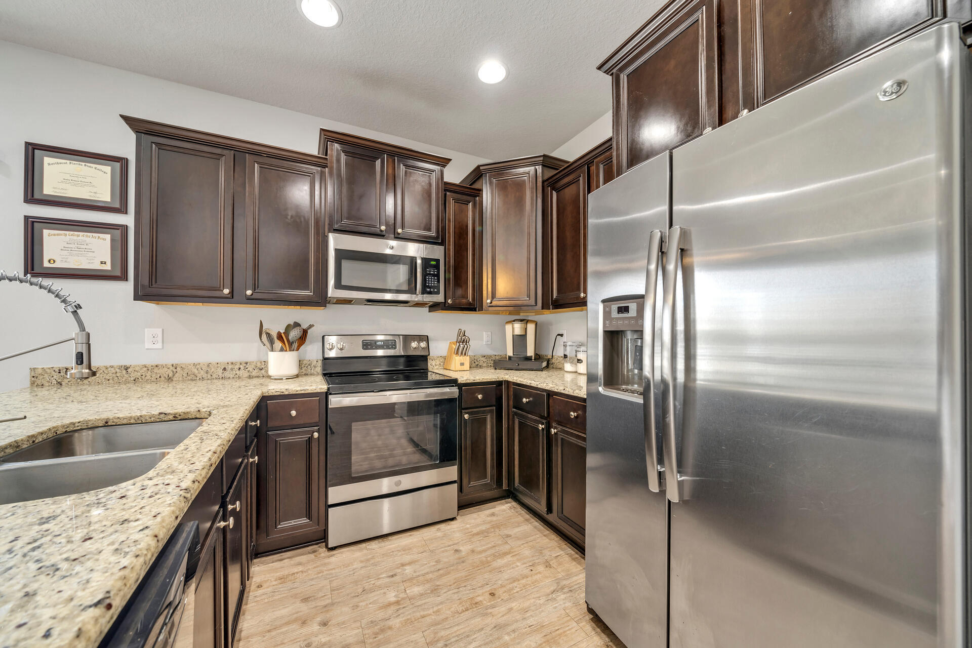 RESERVE POINTE - Residential