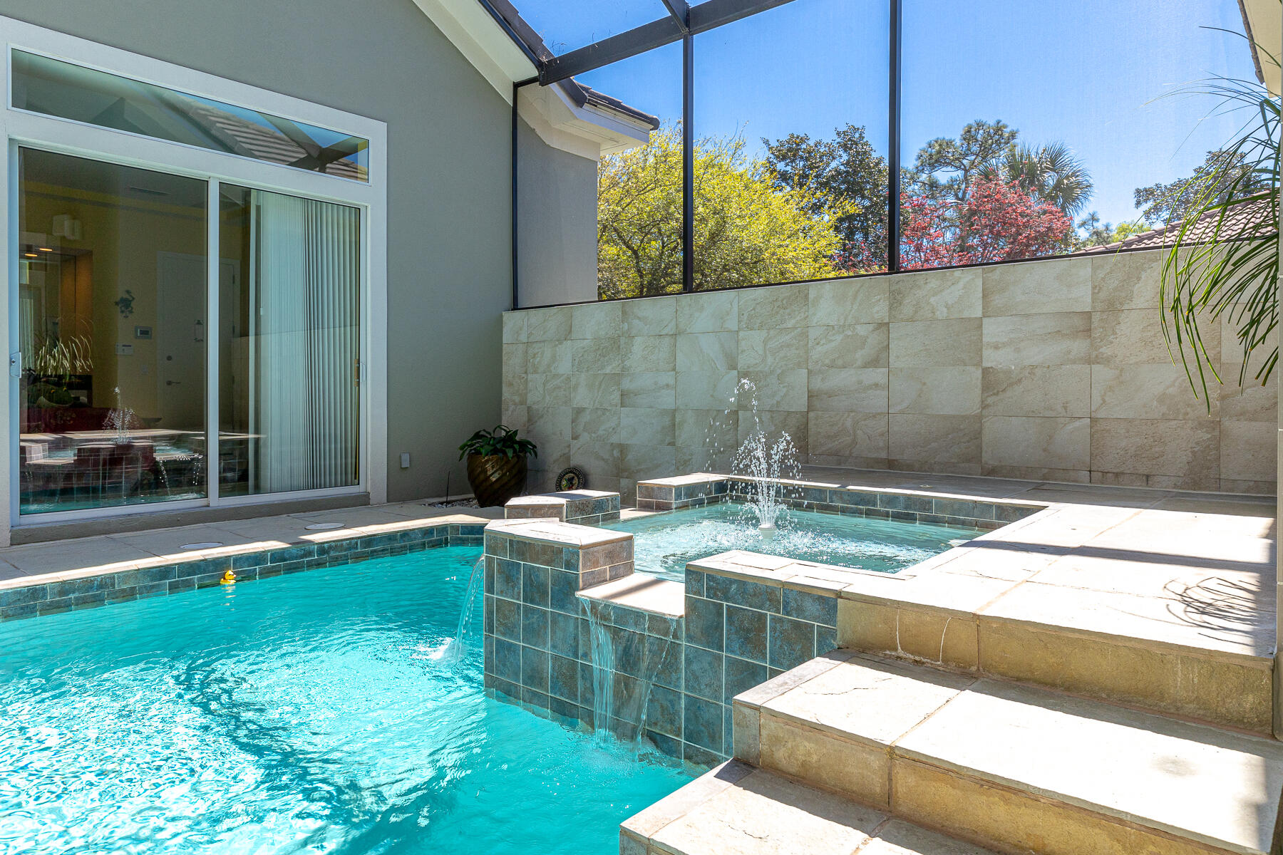 ISLAND GREEN - Residential
