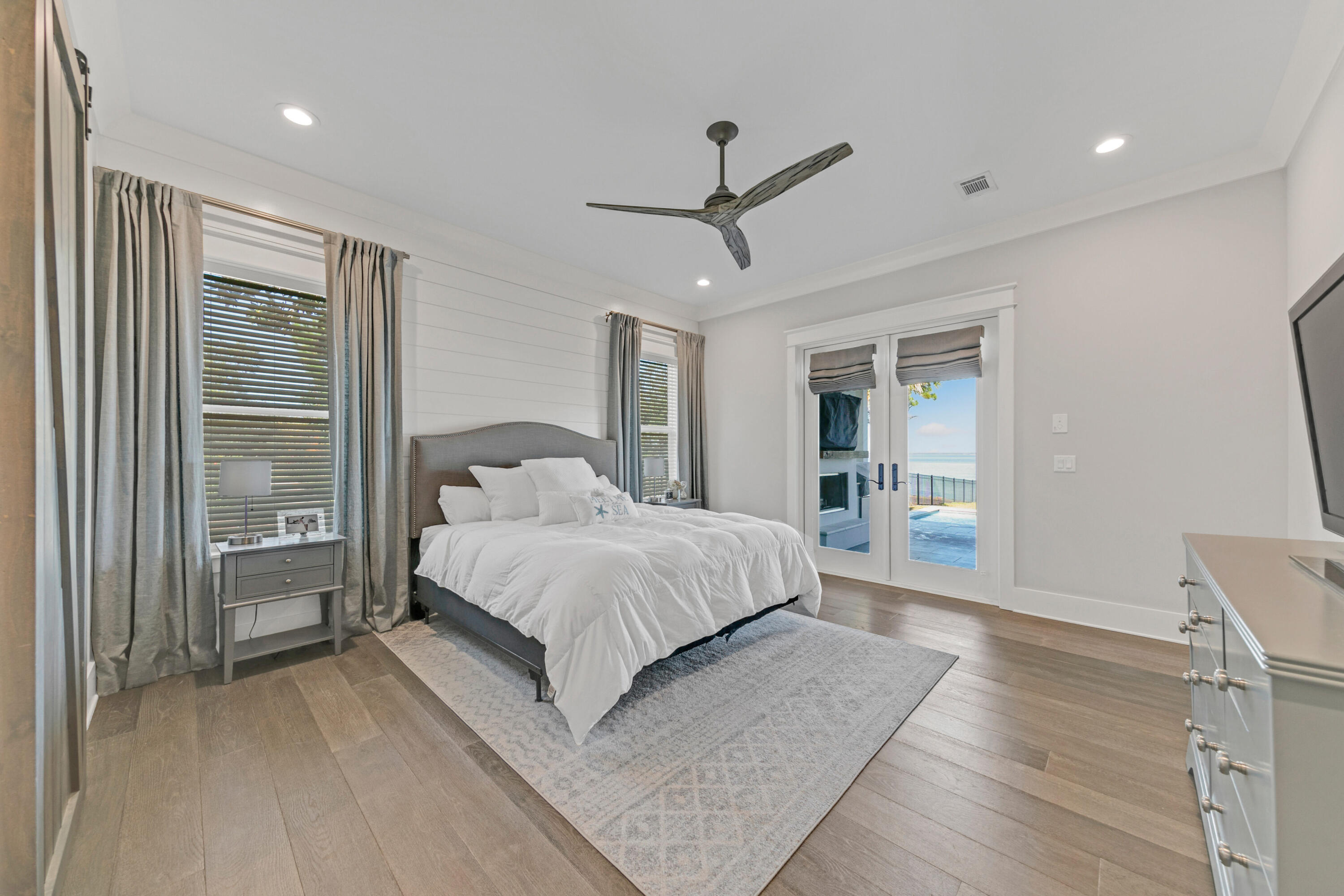 PELICAN BAY S/D - Residential
