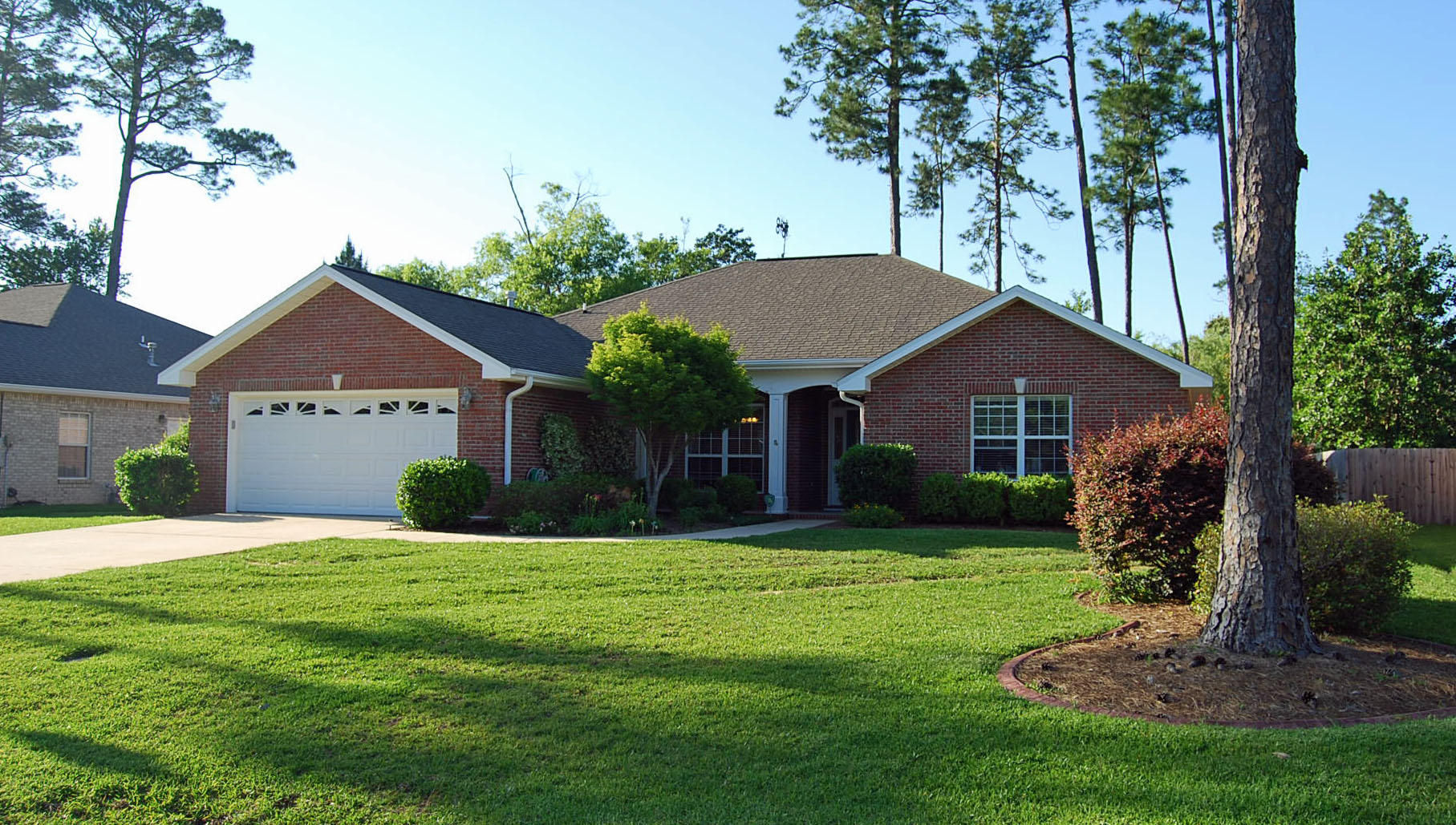 Absolutely beautiful custom built home. Do you like light and bright? Well this is it! Very open layout with 9' ceilings bringing in plenty of sunshine, split floor plan that flows so naturally and the Florida room brings the outdoors in. Gorgeous tile floors throughout, with carpet in the bedrooms and newer carpet in the master bedroom. Wait till you see the kitchen. Stunning granite tile countertops, built in niches, varying height cabinets give interest and functionality, under cabinet lighting, reverse osmosis filtration system and it's all topped off with classic crown molding. Plentiful extras (see additional remarks) - Wow! Enjoy the photos and we look forward to showing off this one of a kind home!