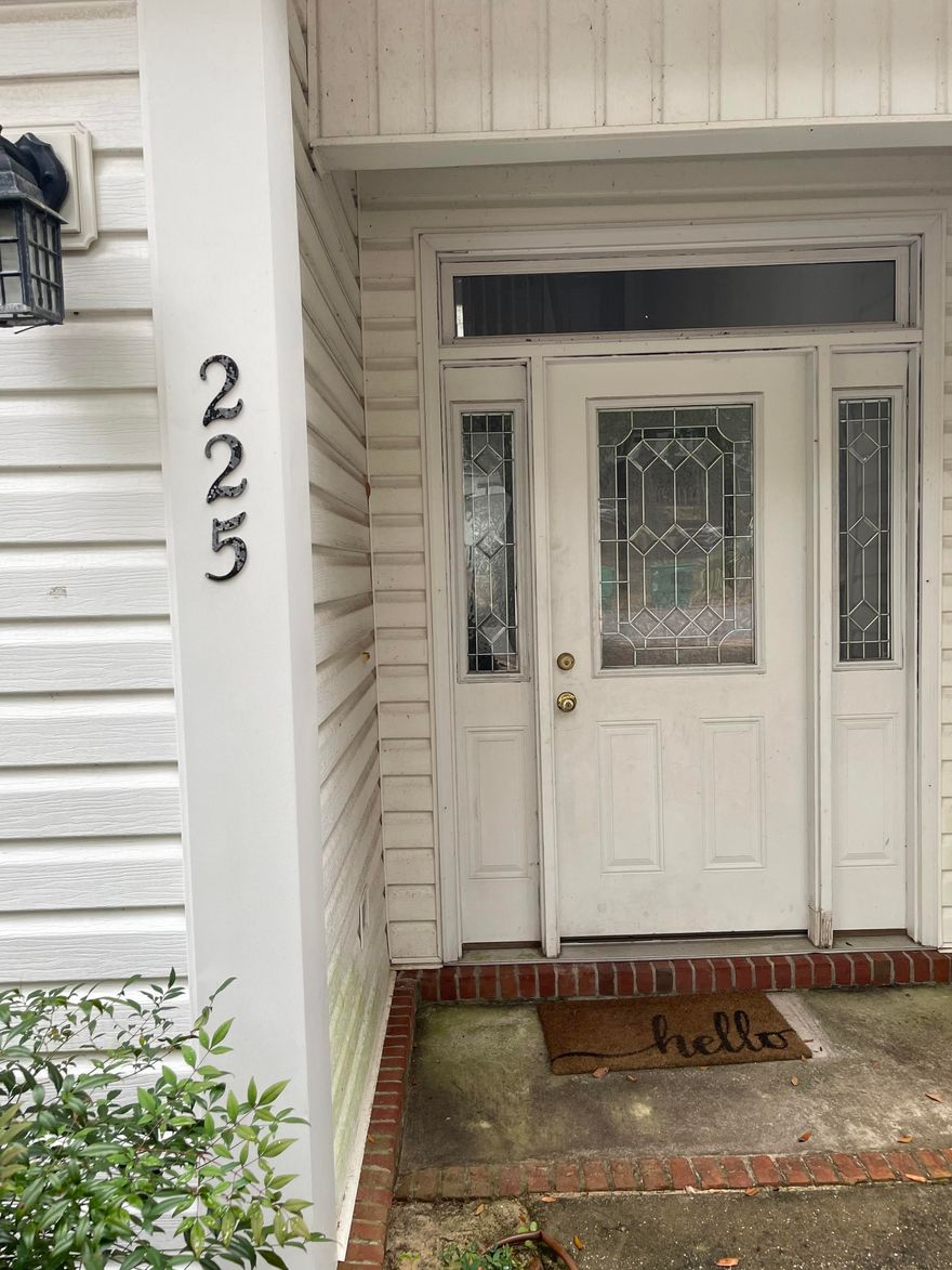 Well Maintained 3 bedroom townhome just behind Turkey creek Walking trail.  Spacious open floor plan.  Downstairs features a corner fireplace, Breakfast bar, and a large pantry.  Master features include large walk in closet, Master bath includes garden tub, step in shower and a water closet.