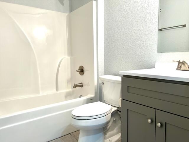 TRAILWOOD ESTATES - Residential Lease