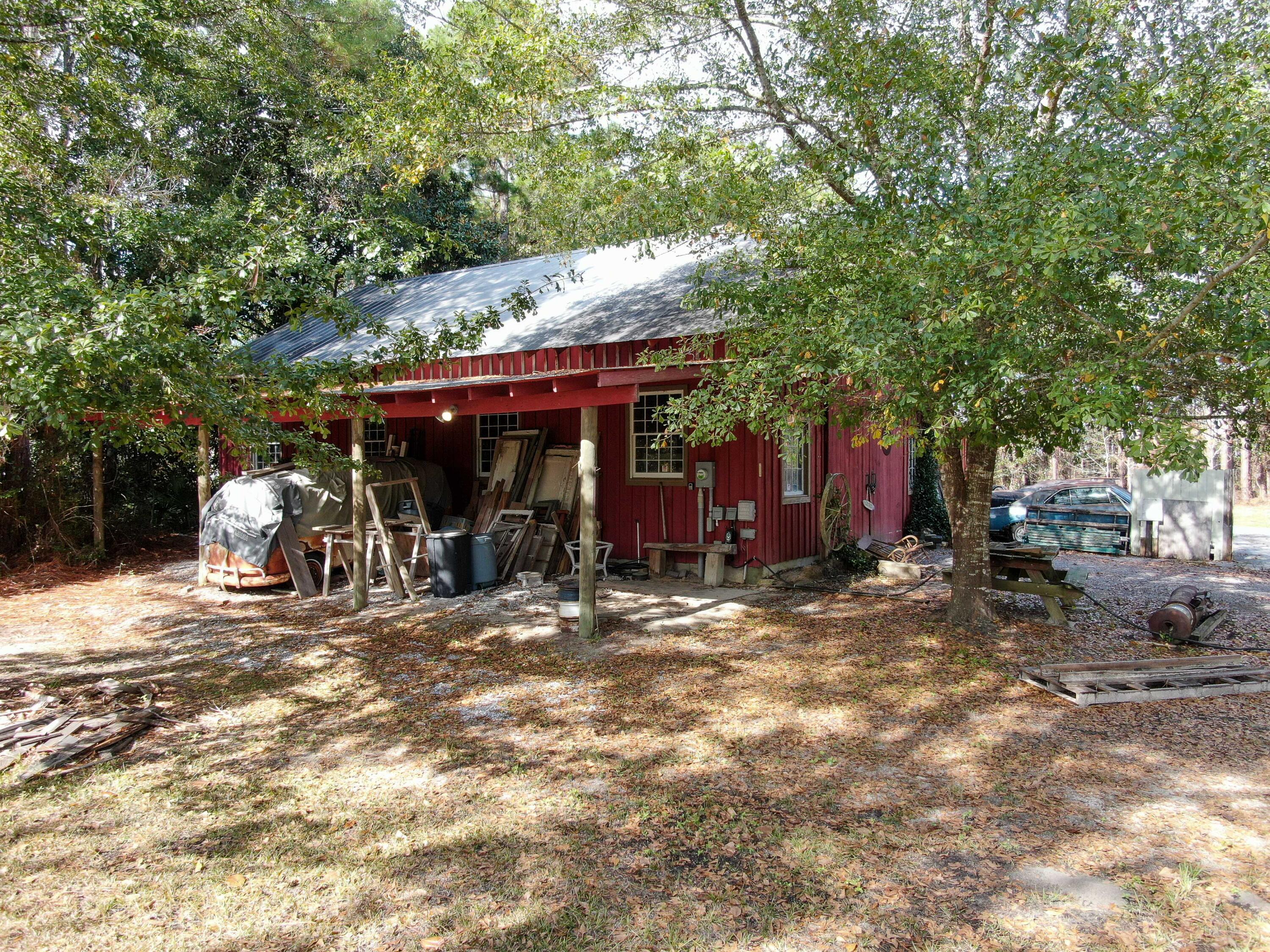 NO RECORDED SUBDIVISION - Land