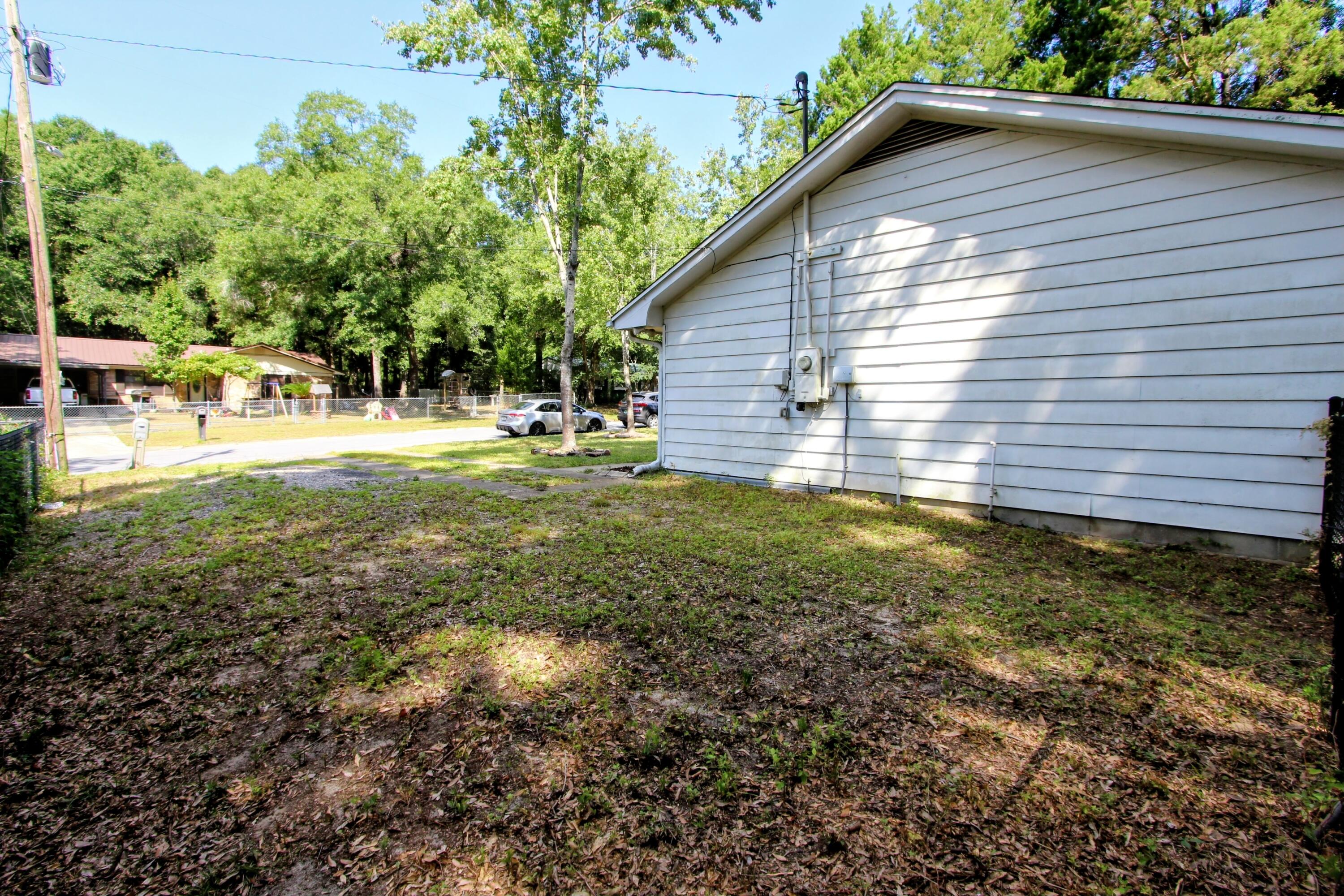 SMITH S/D LOT 1 BLK 1 - Residential