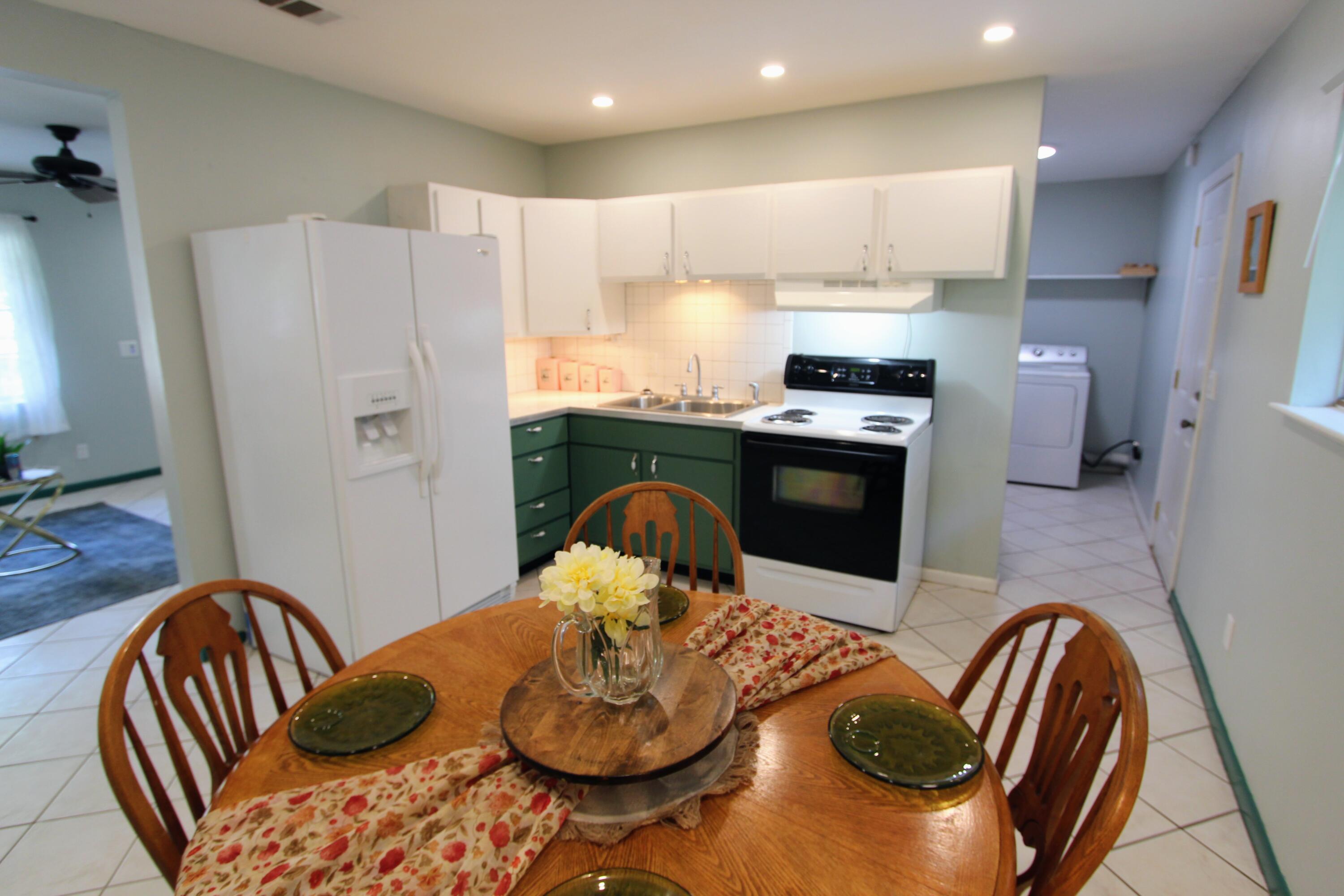 SMITH S/D LOT 1 BLK 1 - Residential